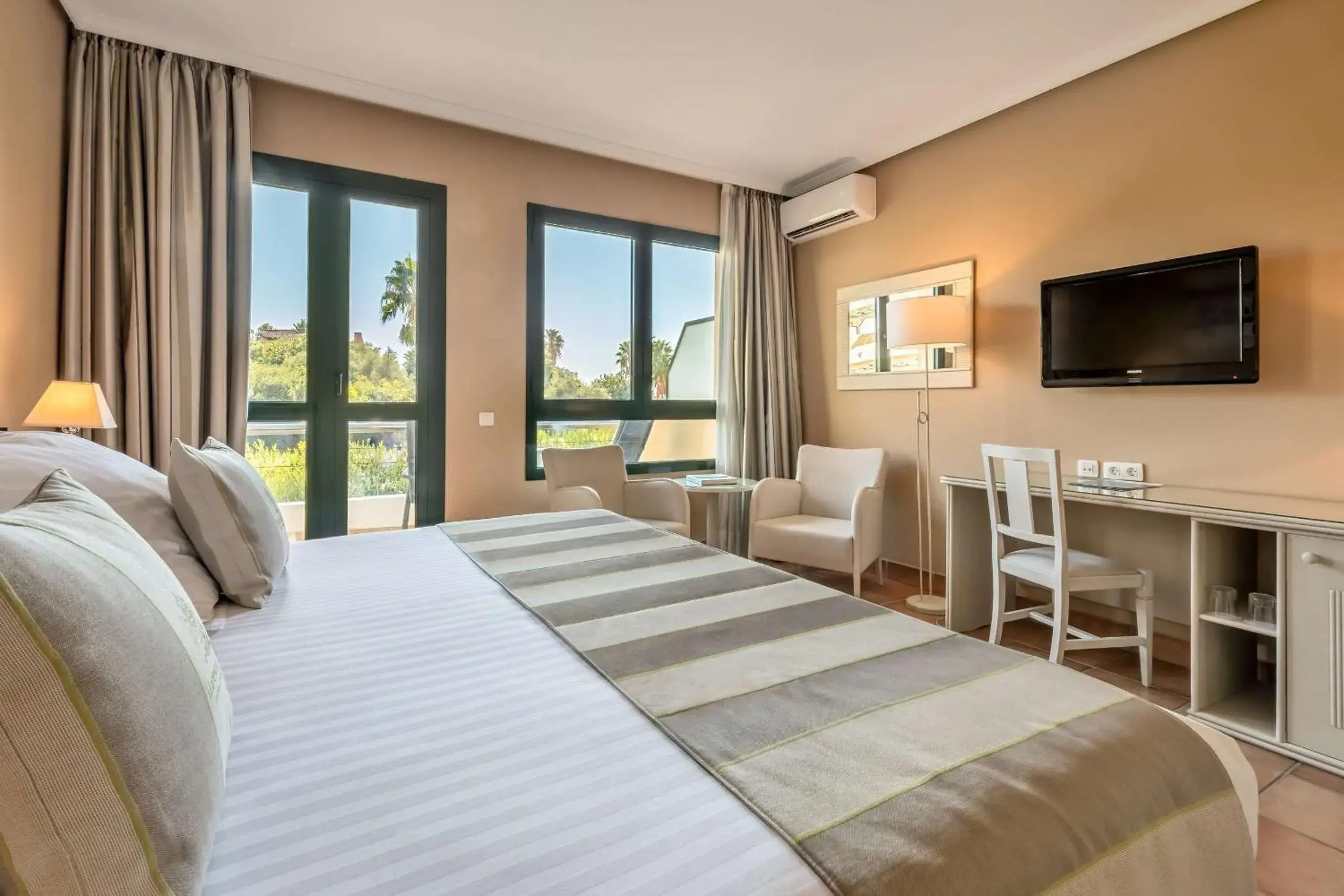Bedroom, Bed in Barceló Jerez Montecastillo & Convention Center Bedroom, Bed in Barceló Jerez Montecastillo & Convention Center