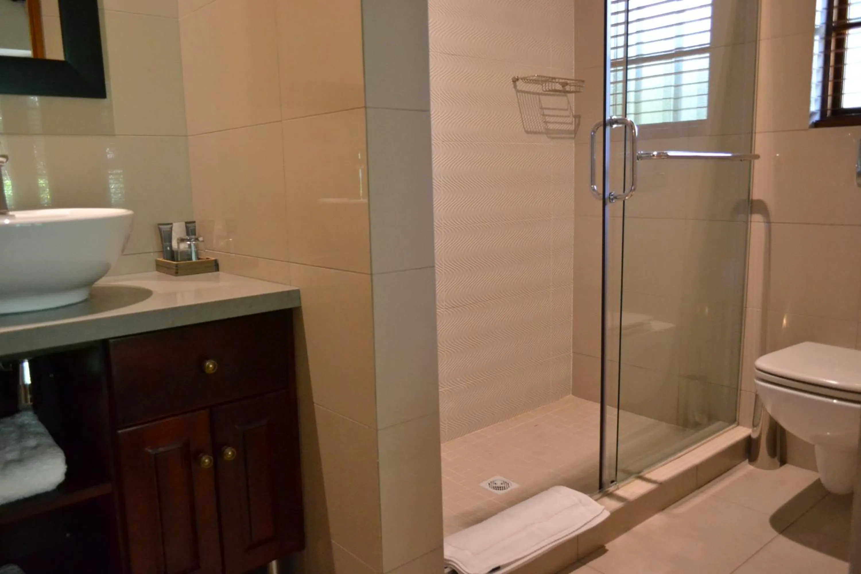 Shower in Lydall Wild Tranquil Garden Suites