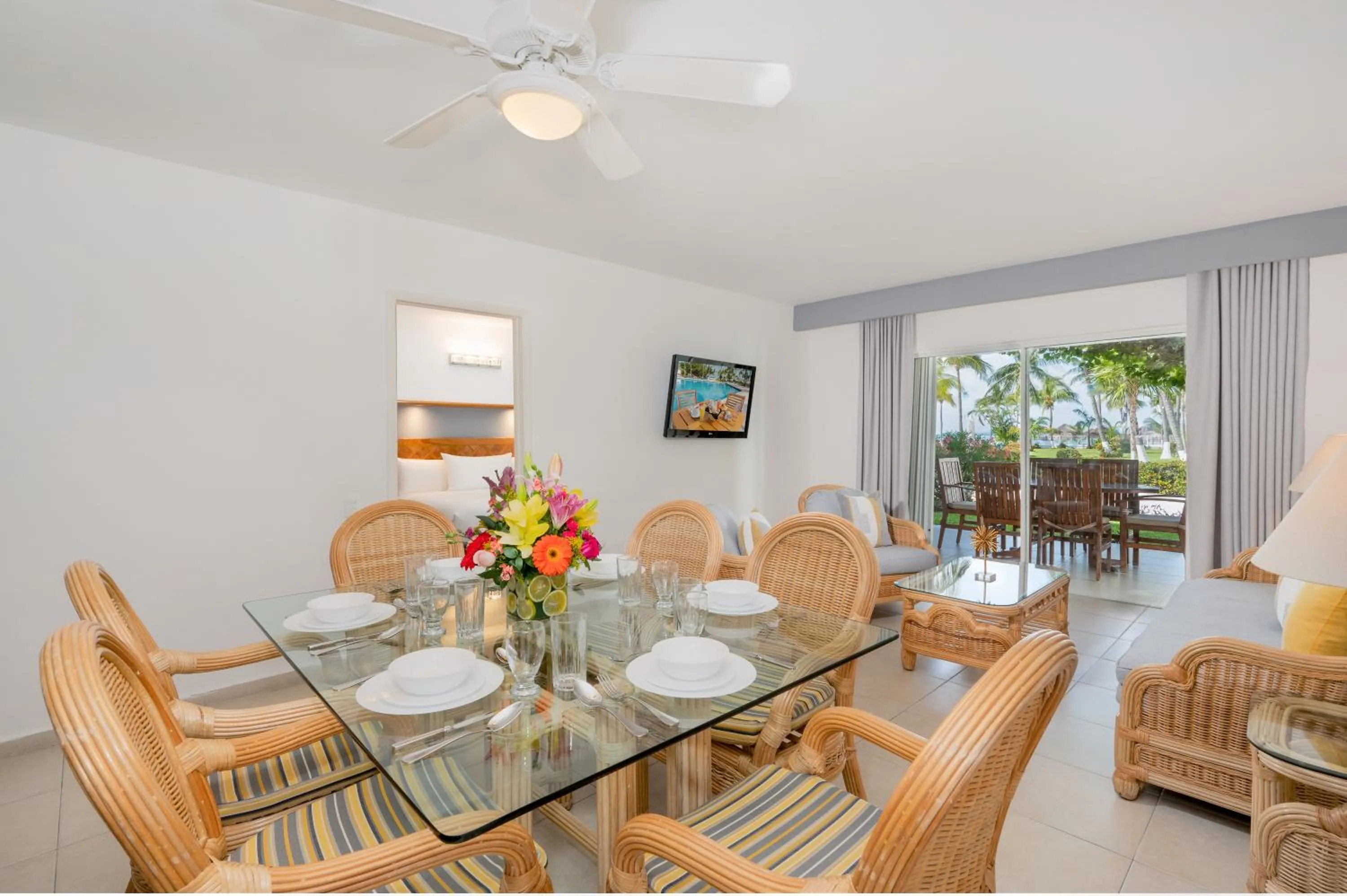 TV and multimedia in Beachscape Kin Ha Villas & Suites