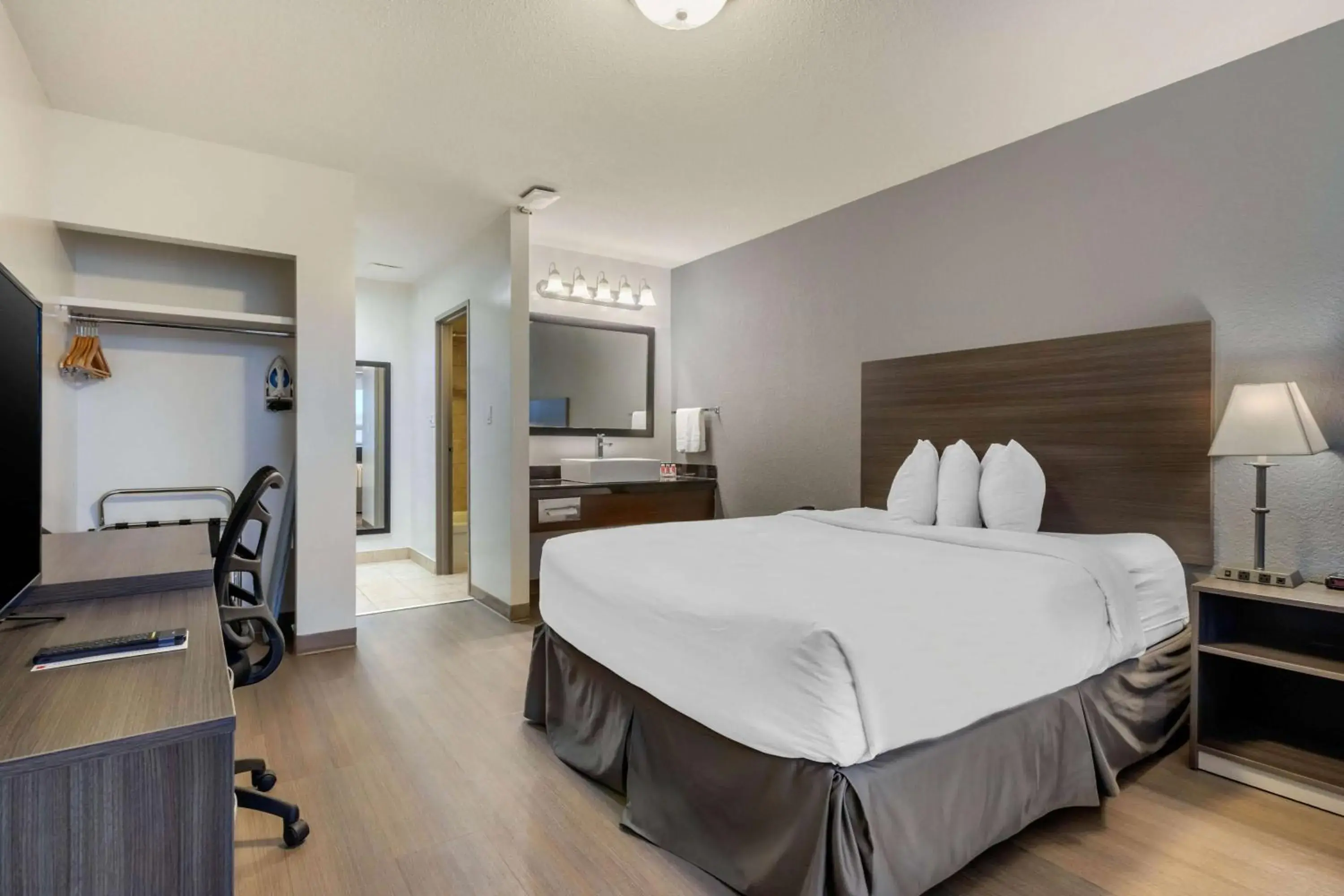 Photo of the whole room, Bed in Super 8 by Wyndham Macleod Trail Calgary Photo of the whole room, Bed in Super 8 by Wyndham Macleod Trail Calgary