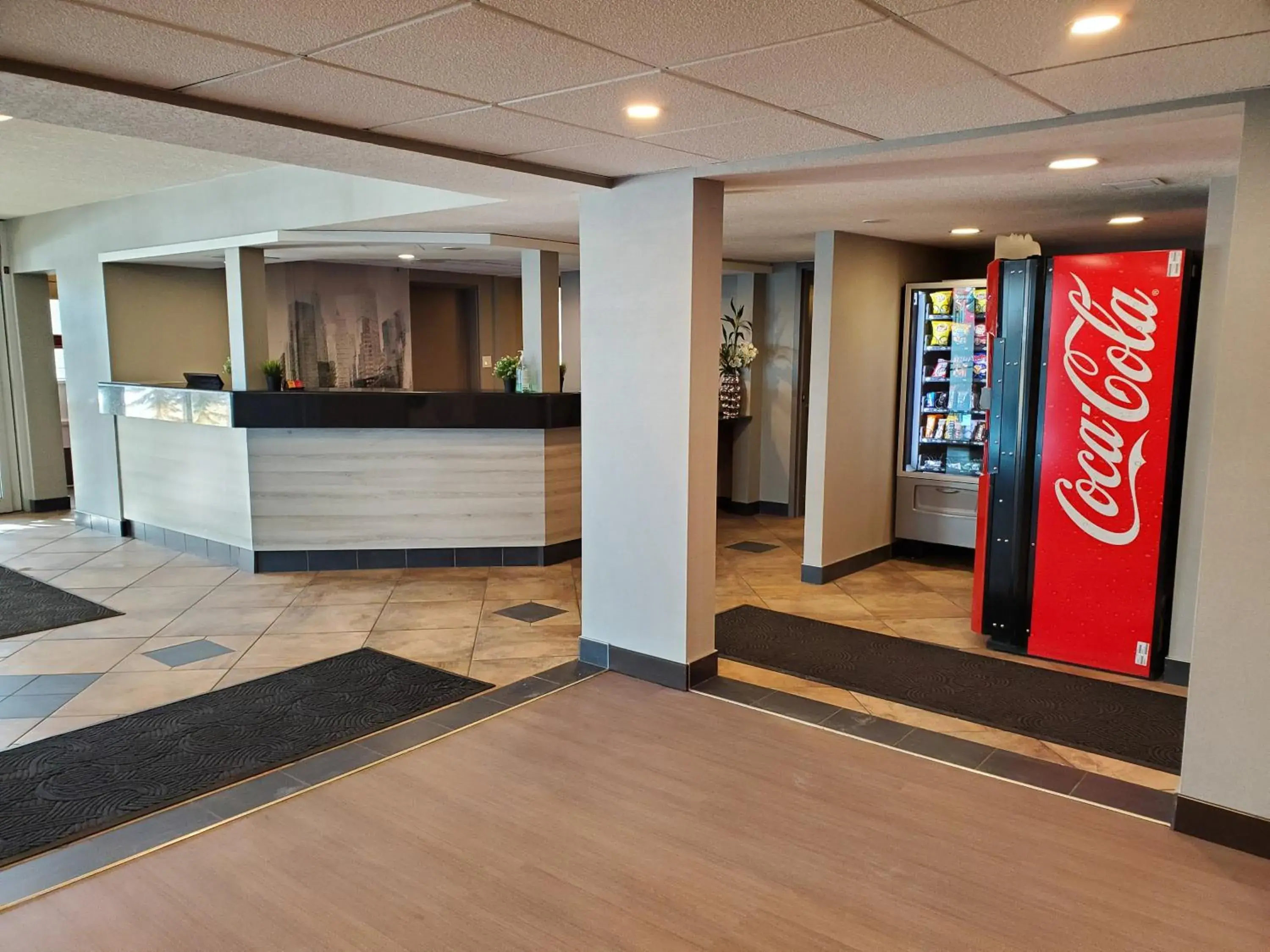 Lobby or reception in Super 8 by Wyndham Macleod Trail Calgary Lobby or reception in Super 8 by Wyndham Macleod Trail Calgary