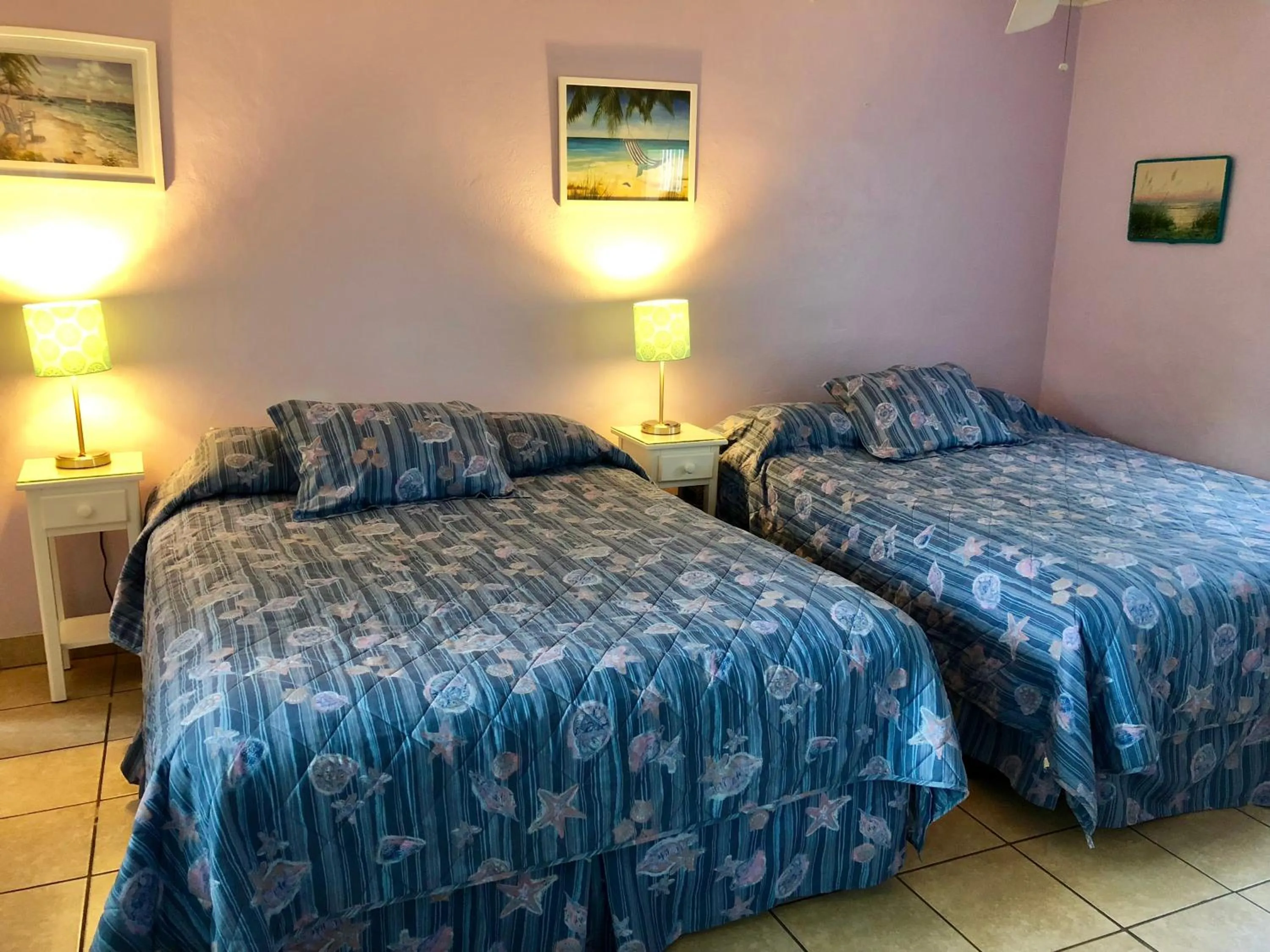 Bed in Seafarer Key Largo Resort and Beach