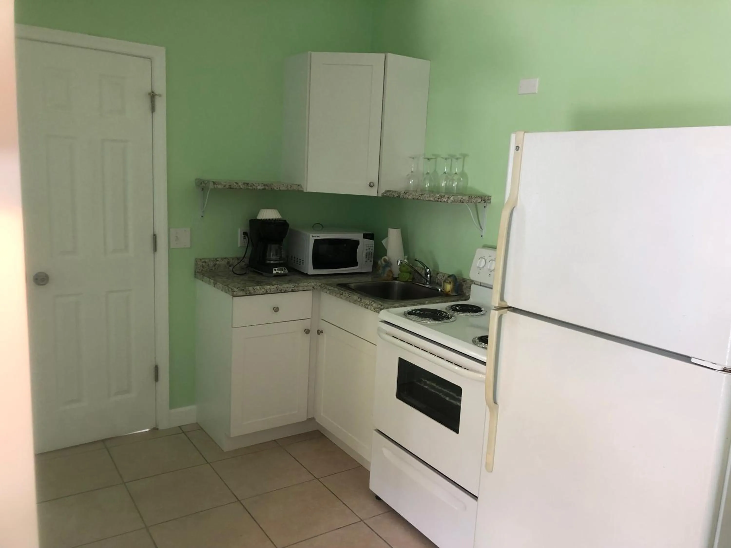 Kitchen or kitchenette in Seafarer Key Largo Resort and Beach