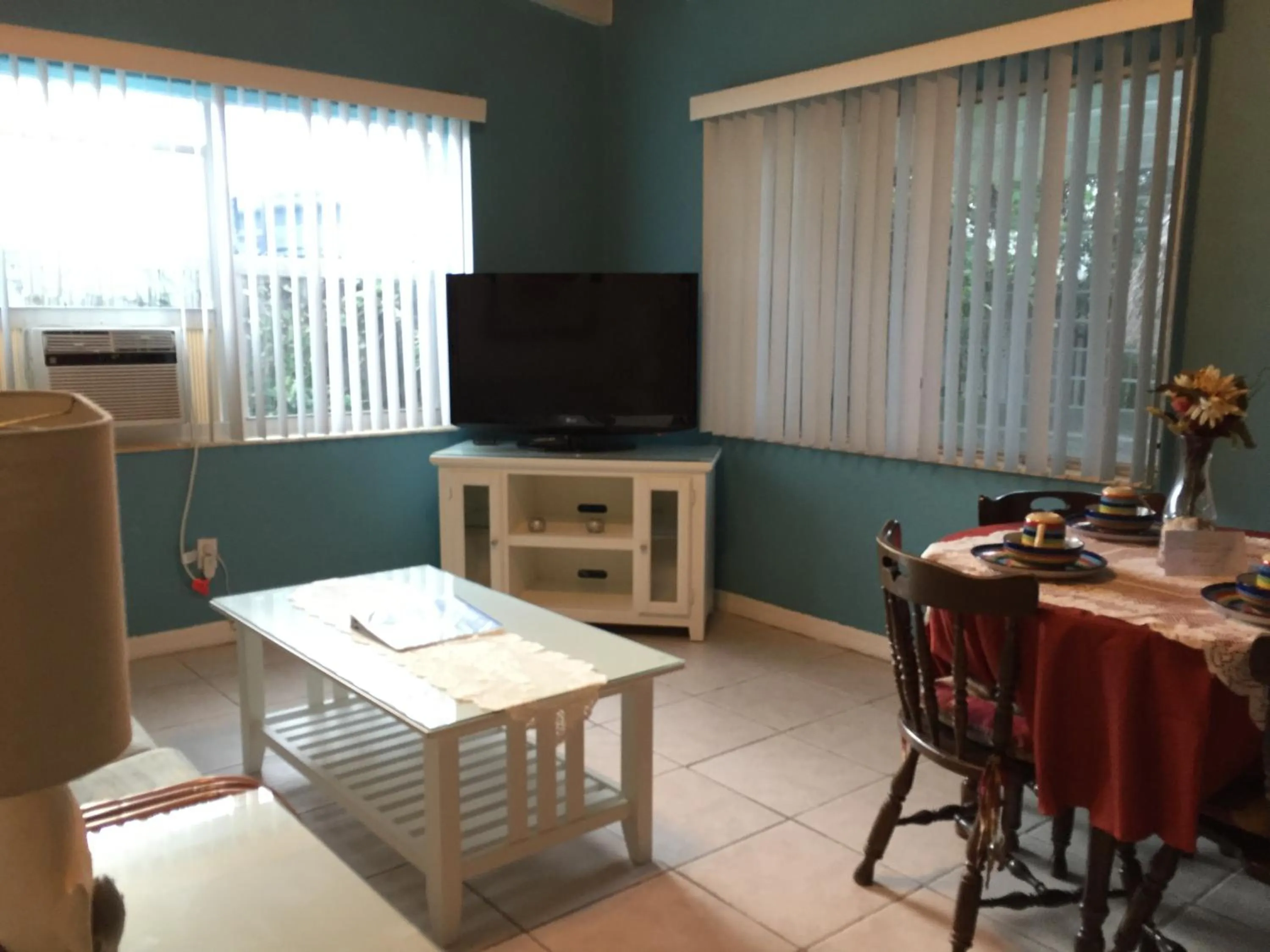 Living room in Seafarer Key Largo Resort and Beach