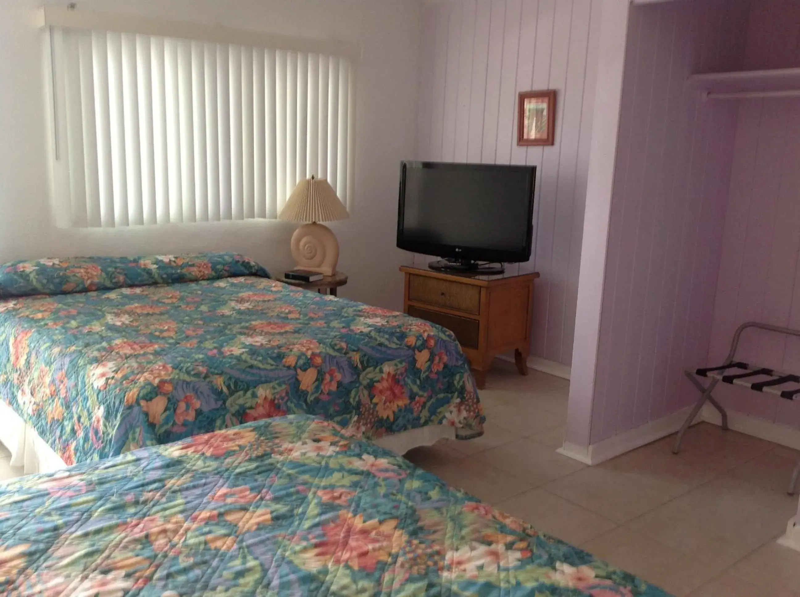 Queen Room with Two Queen Beds in Seafarer Key Largo Resort and Beach Queen Room with Two Queen Beds in Seafarer Key Largo Resort and Beach