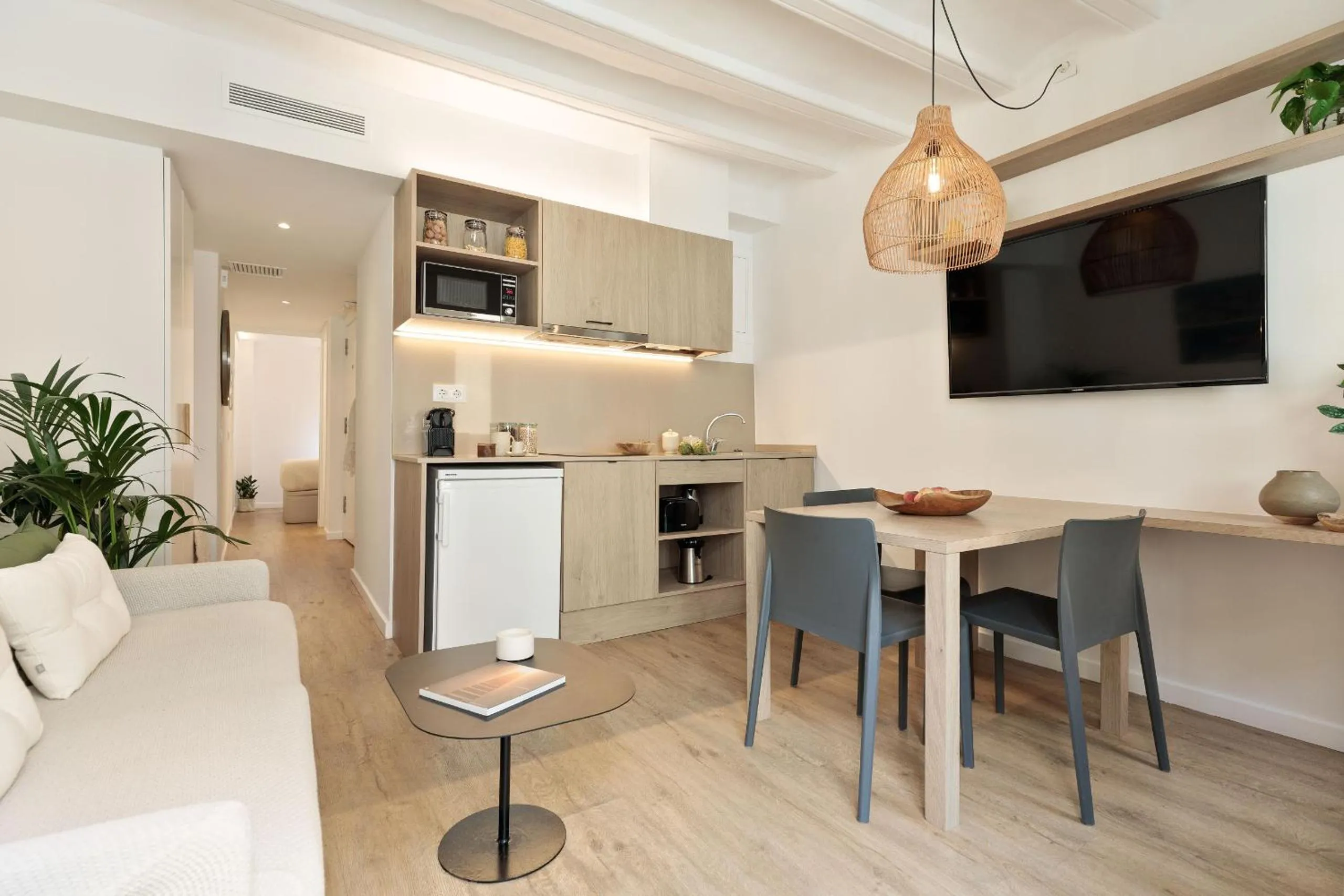 Dining area in Ola Living Vidreria