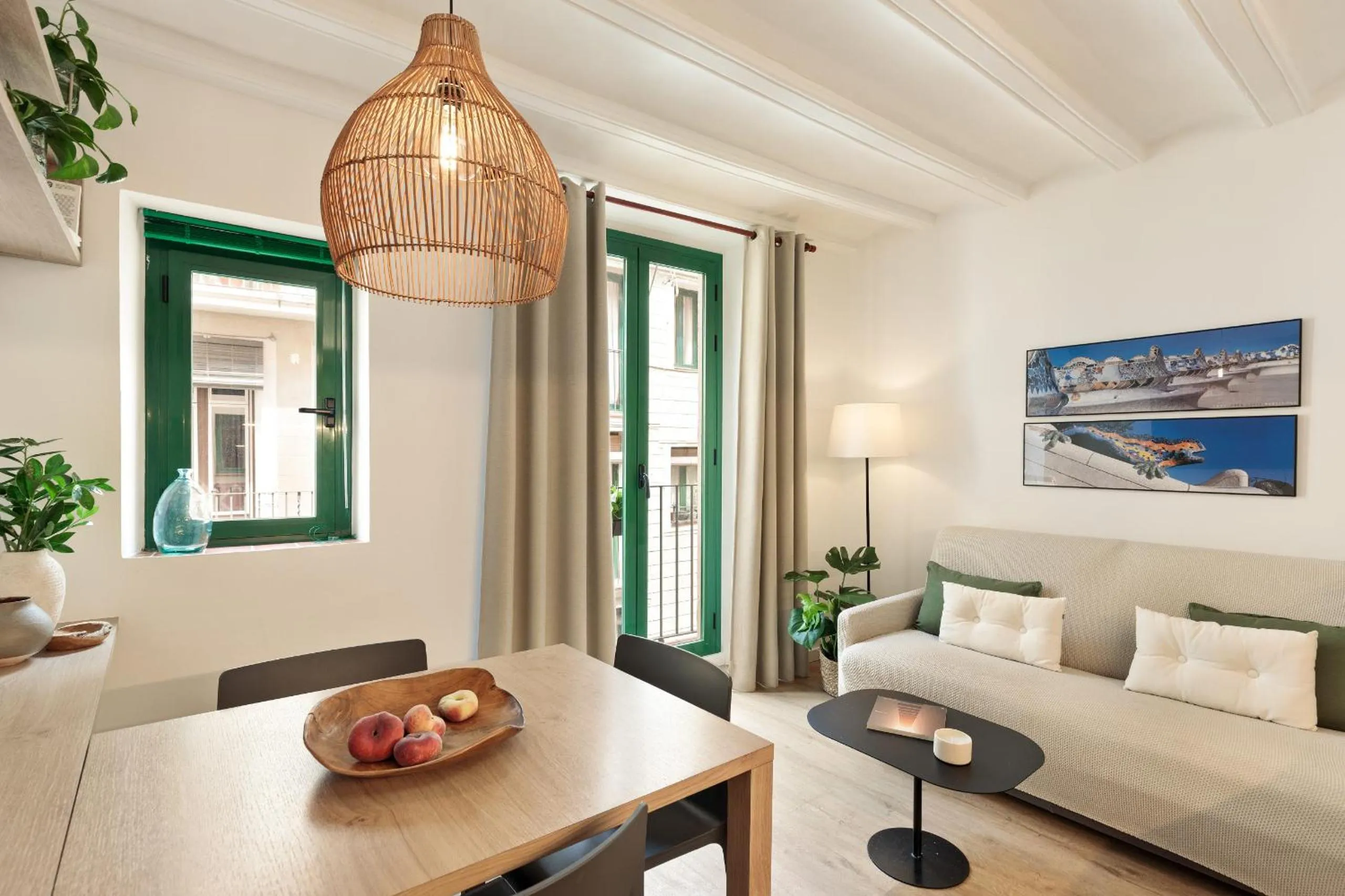 Dining area in Ola Living Vidreria