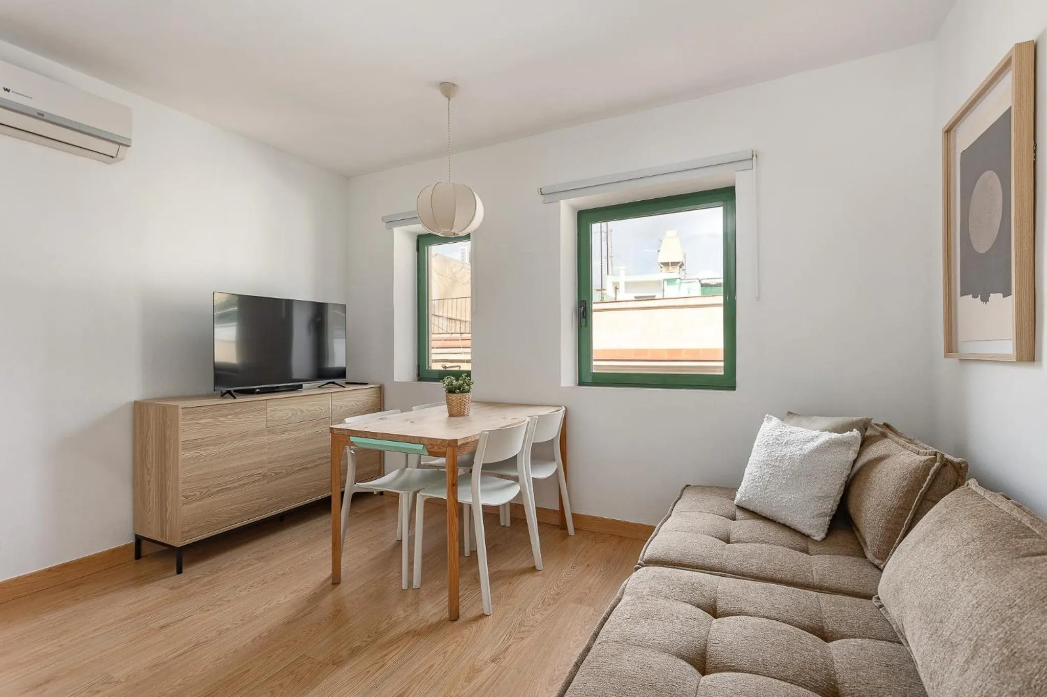 Communal lounge/ TV room in Ola Living Vidreria