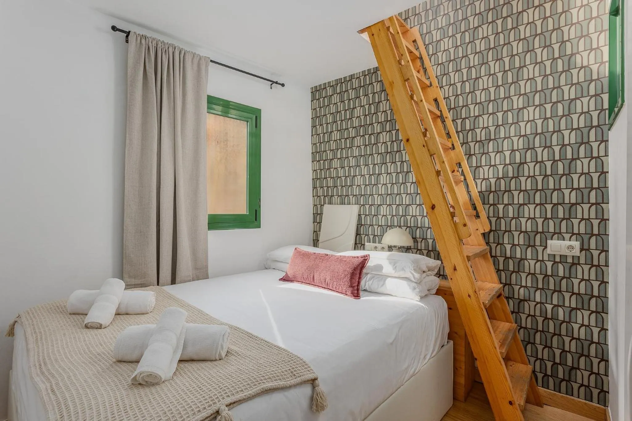 Bed in Ola Living Vidreria