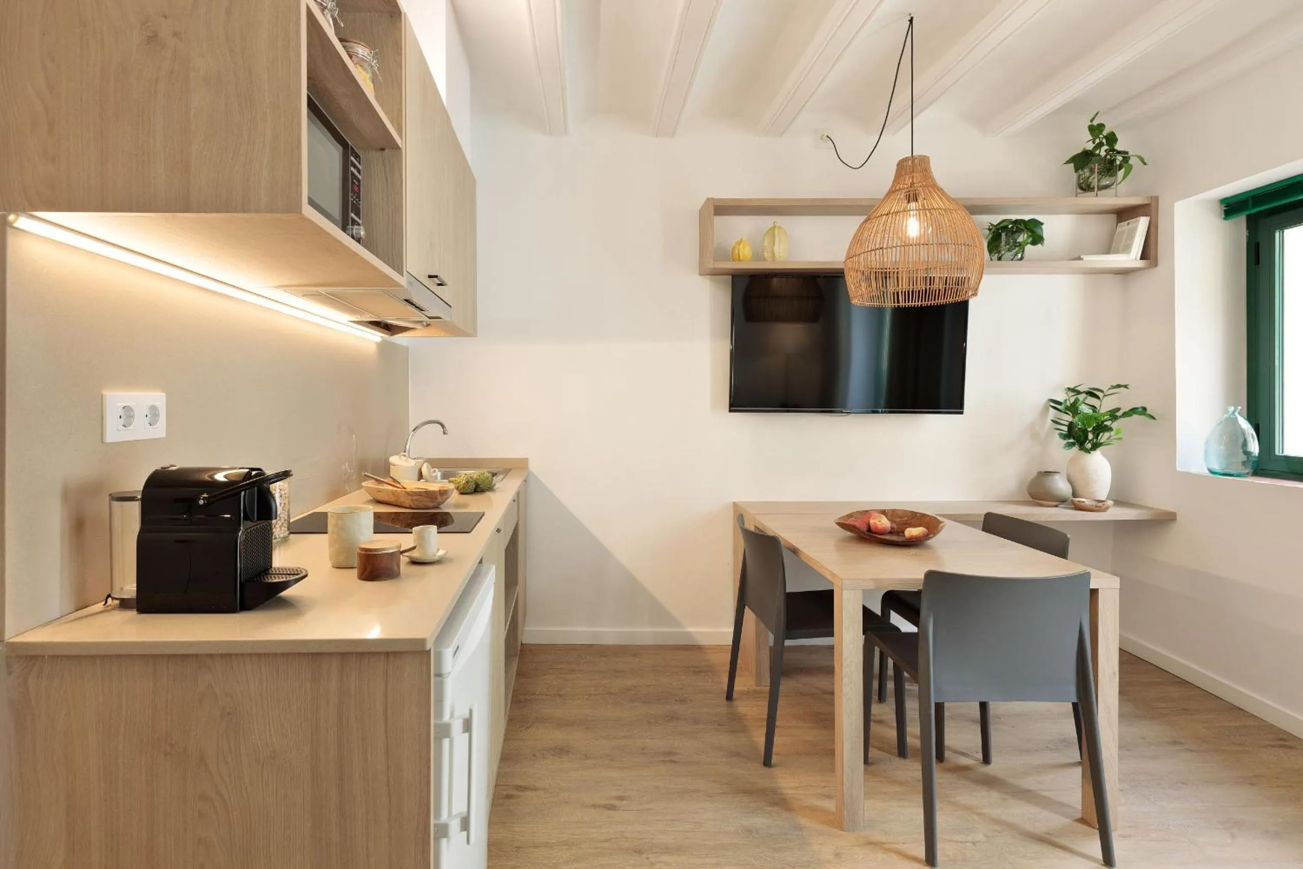 Dining area in Ola Living Vidreria