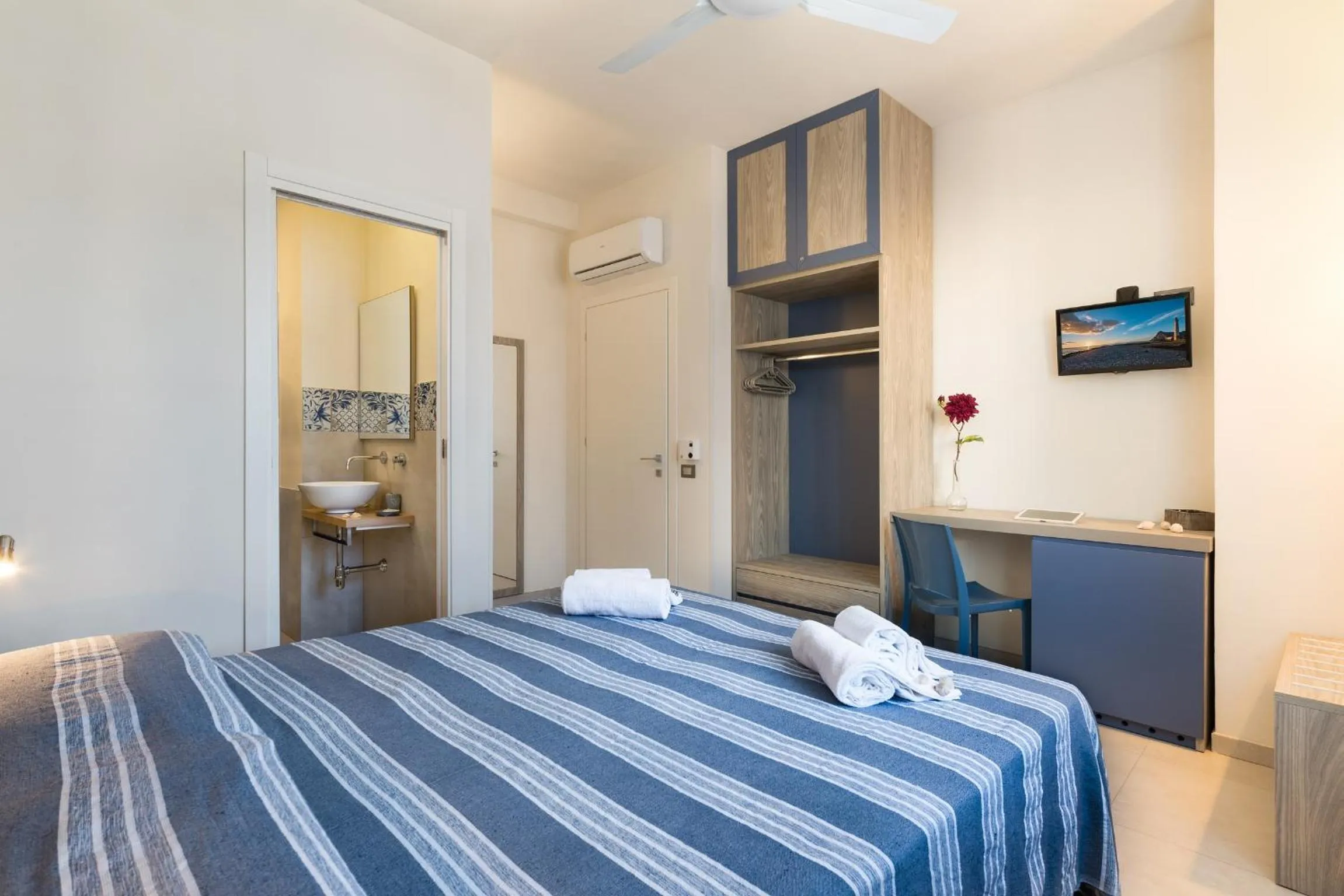 Bedroom, Bed in Reef and Dream