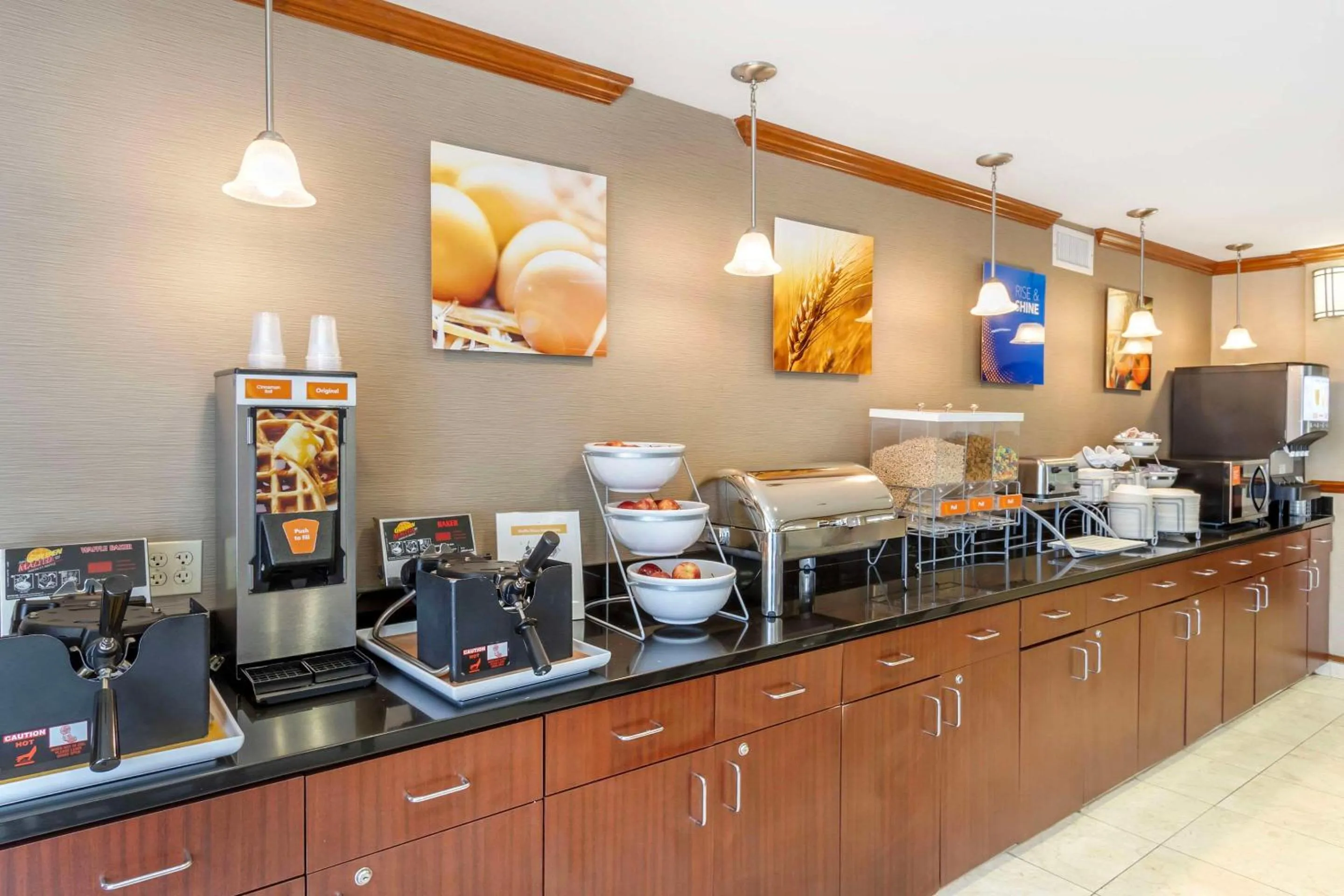 Breakfast in Comfort Inn & Suites Charleston Airport Convention Center