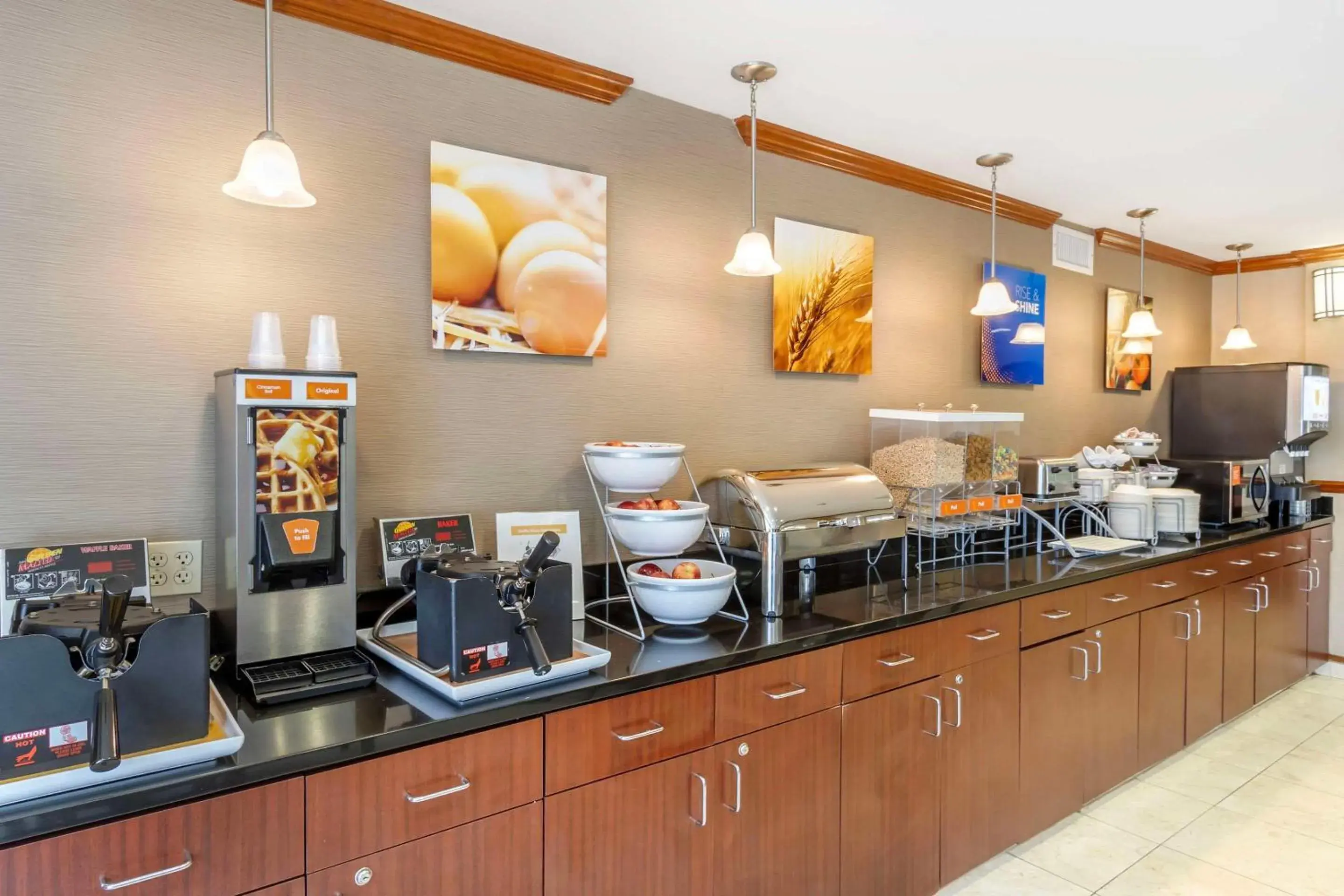 Breakfast in Comfort Inn & Suites Charleston Airport Convention Center Breakfast in Comfort Inn & Suites Charleston Airport Convention Center