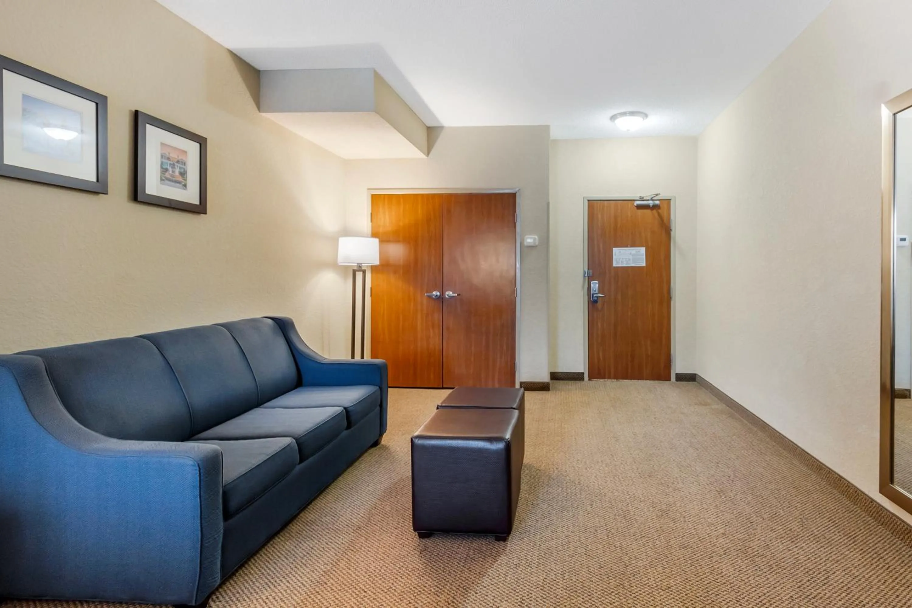 Seating area in Comfort Inn & Suites Charleston Airport Convention Center