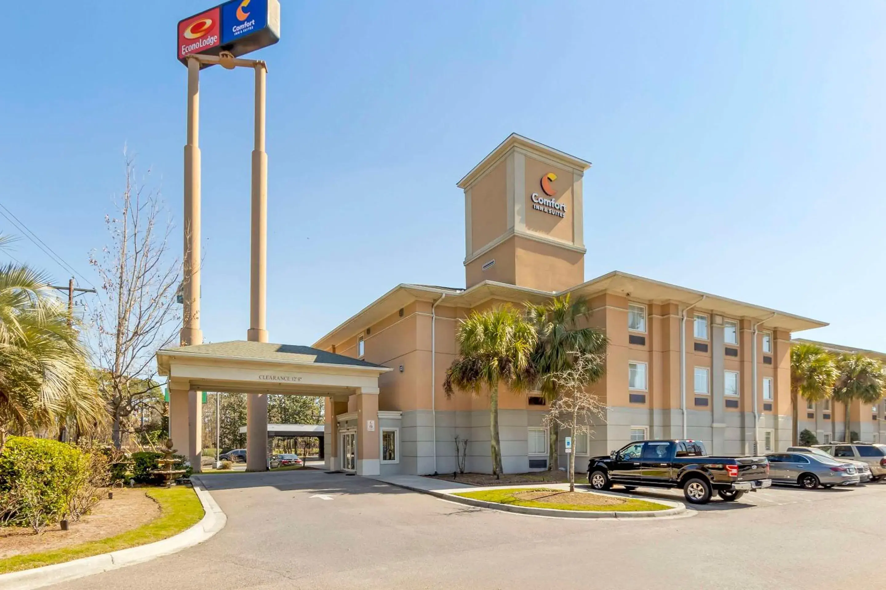 Property building in Comfort Inn & Suites Charleston Airport Convention Center Property building in Comfort Inn & Suites Charleston Airport Convention Center