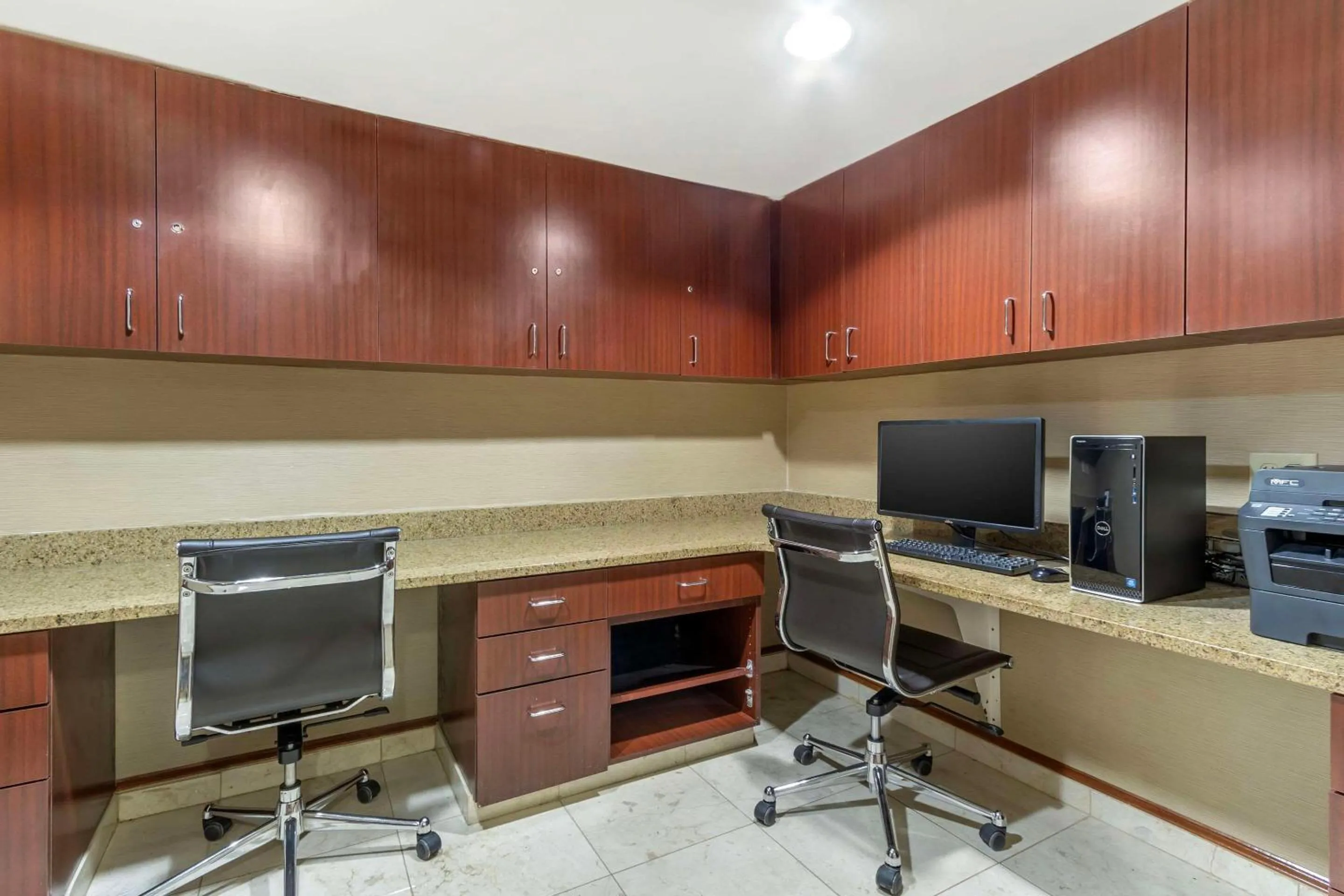 Business facilities in Comfort Inn & Suites Charleston Airport Convention Center