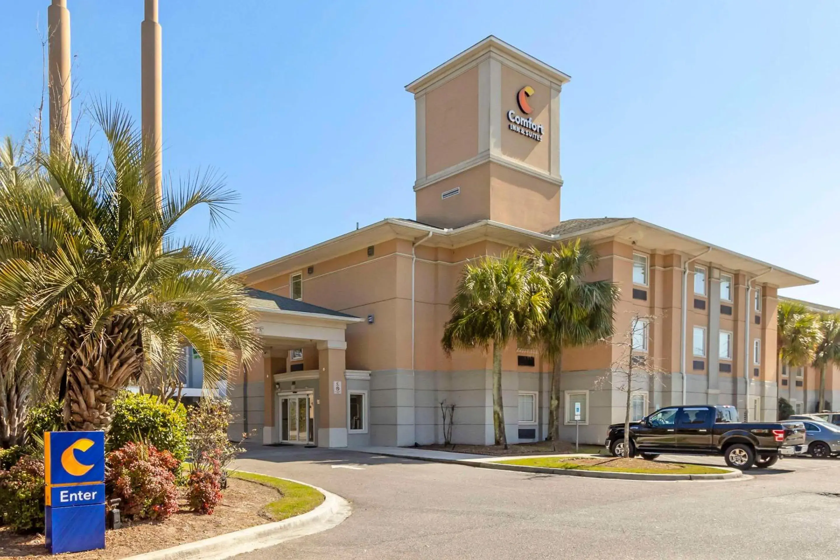 Property building in Comfort Inn & Suites Charleston Airport Convention Center Property building in Comfort Inn & Suites Charleston Airport Convention Center