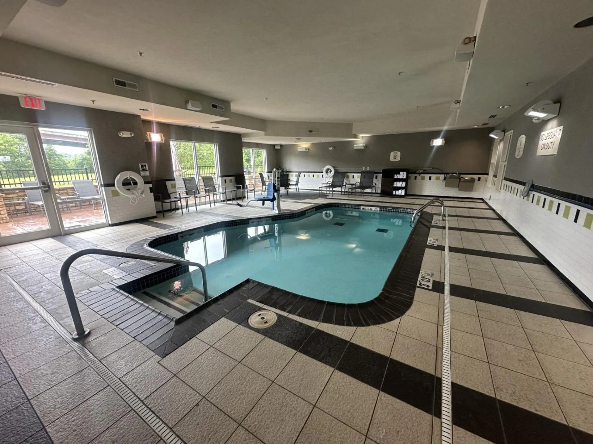 Swimming pool in Fairfield Inn & Suites Tulsa South Medical District