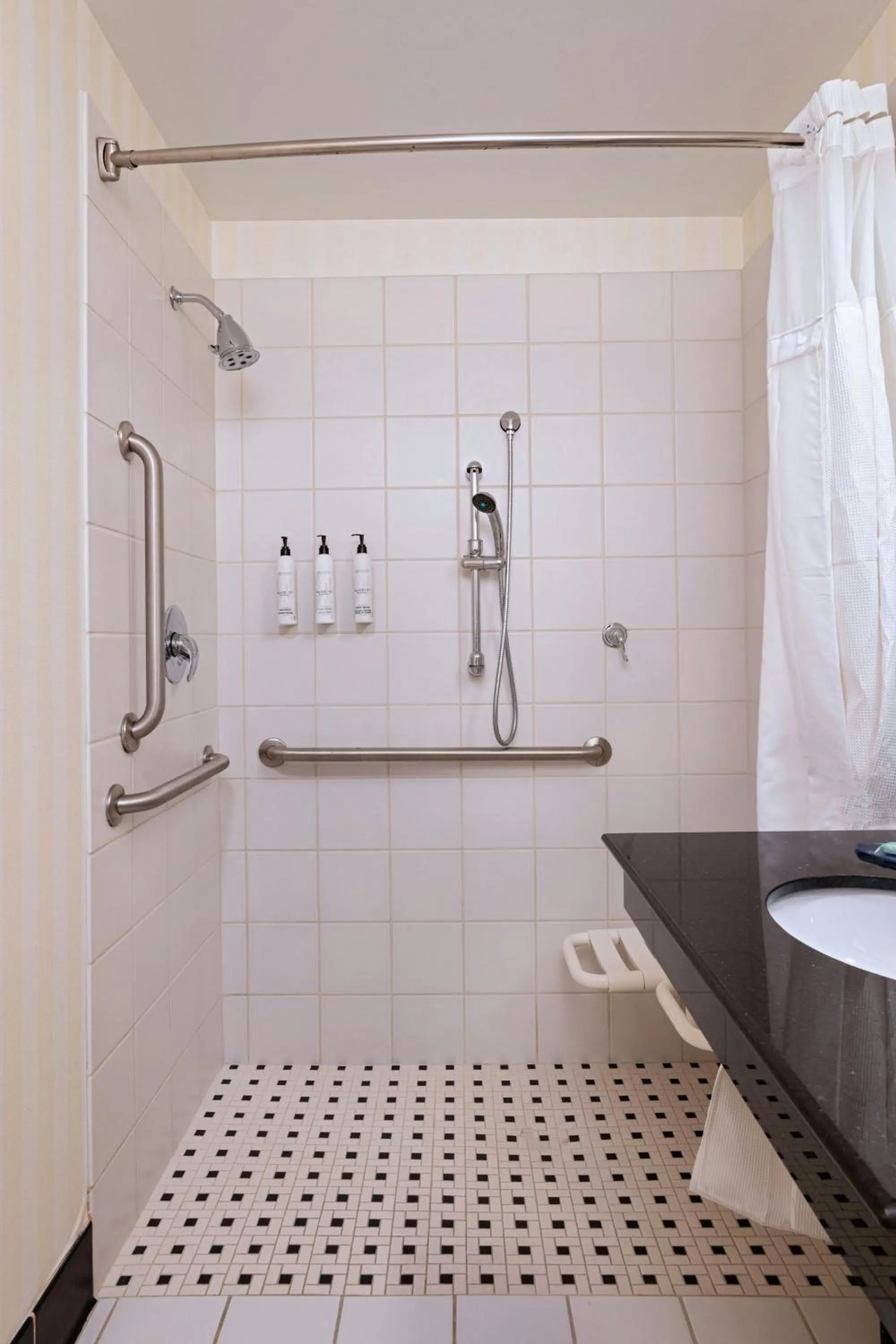 Bathroom in Fairfield Inn & Suites Tulsa South Medical District