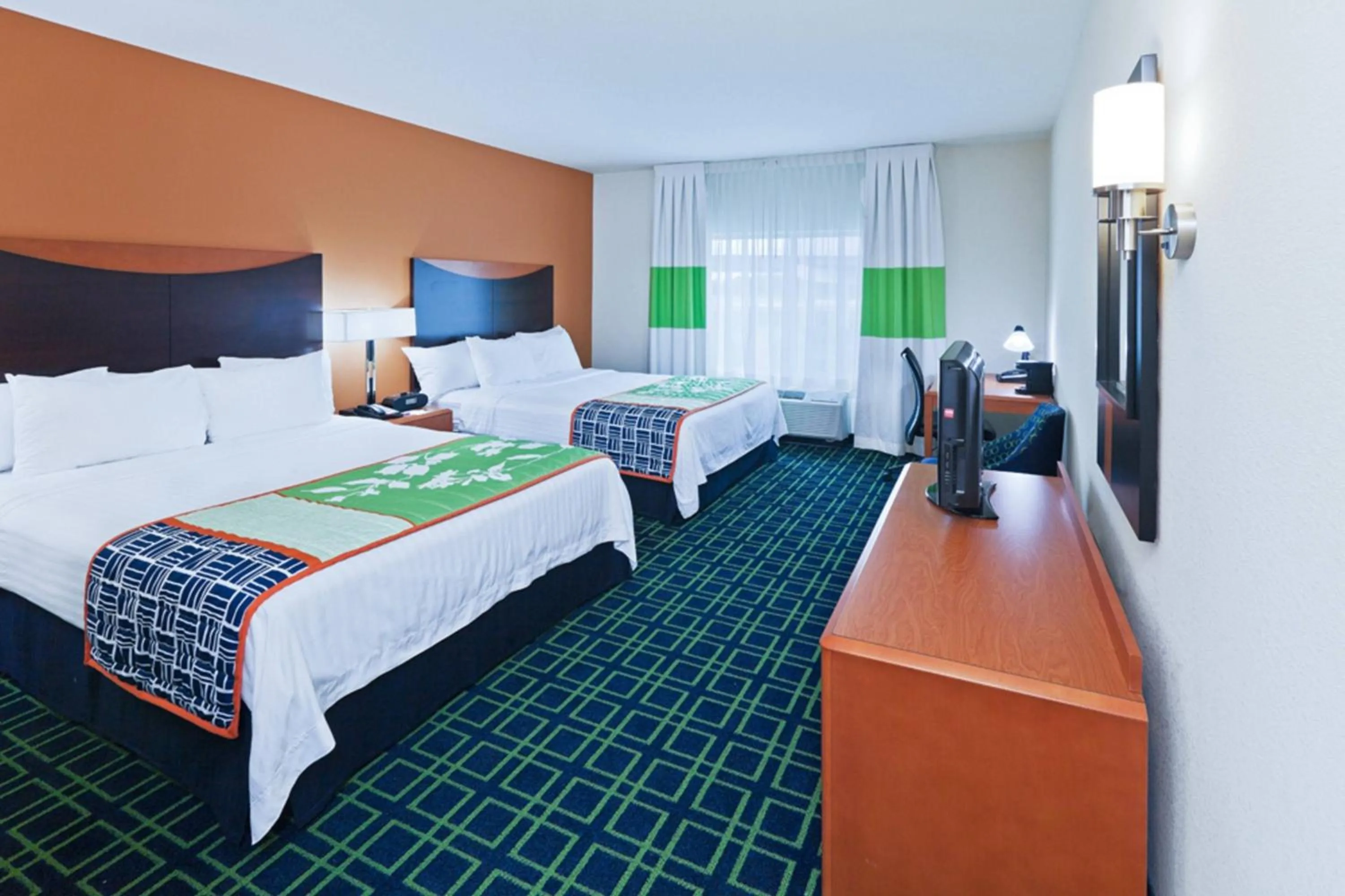 Photo of the whole room, Bed in Fairfield Inn & Suites Tulsa South Medical District