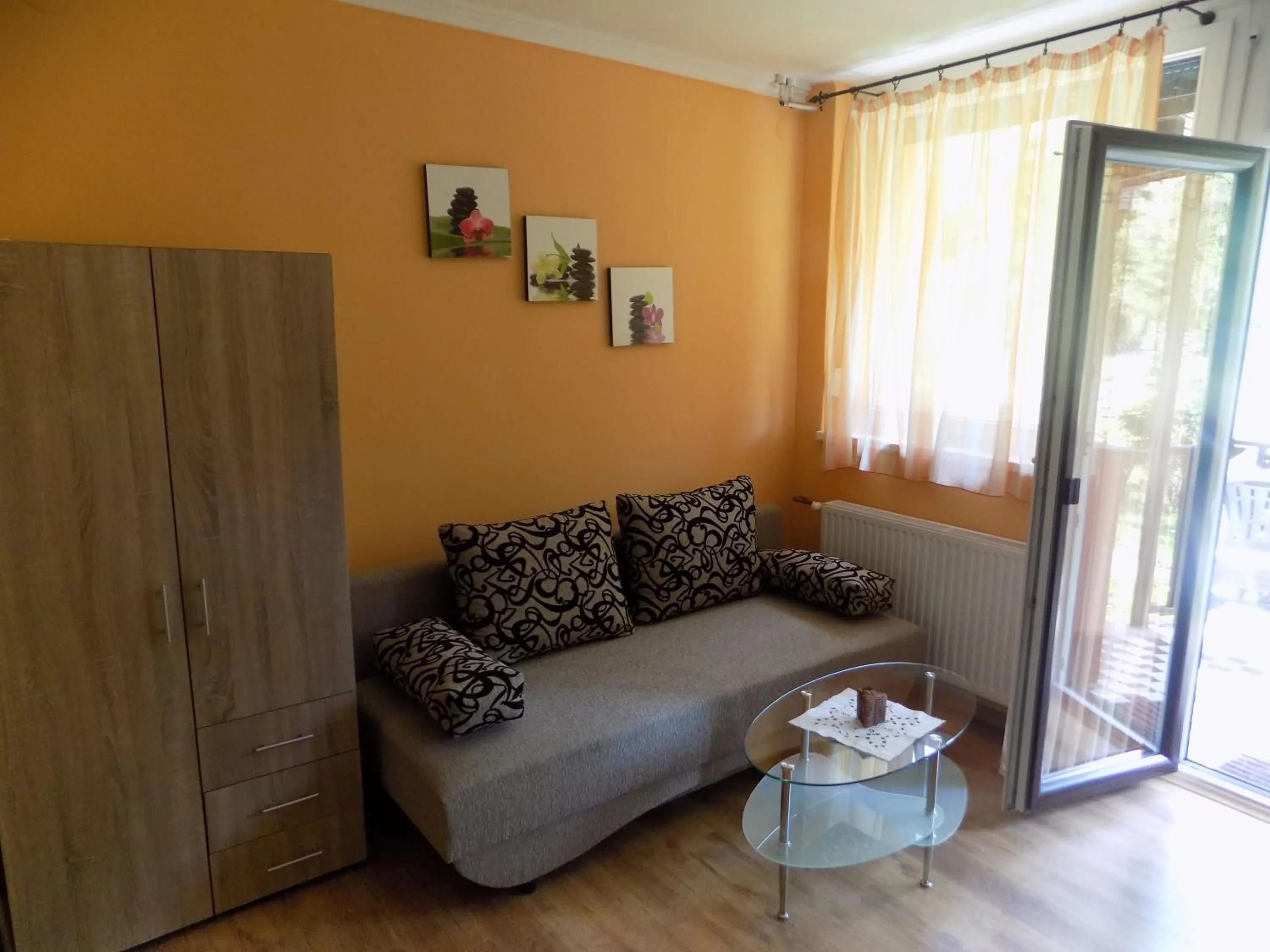 Apartment with Terrace in Nárcisz apartman