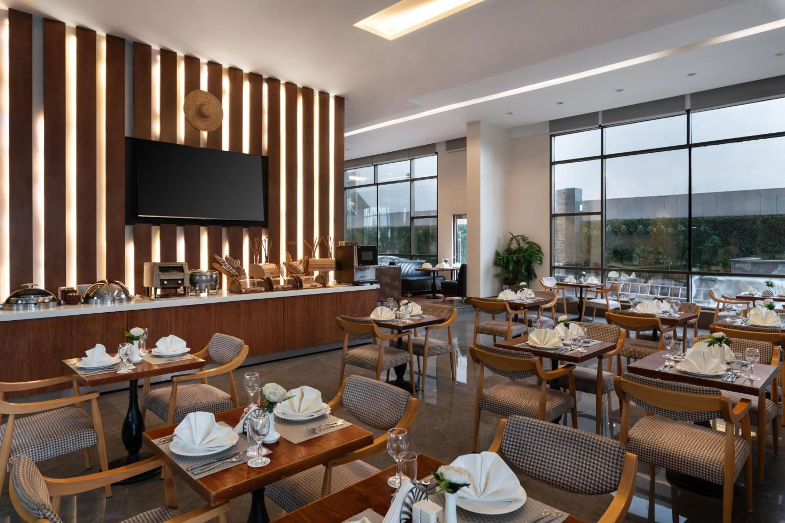 Restaurant/places to eat in Warwick Hotel Jeddah