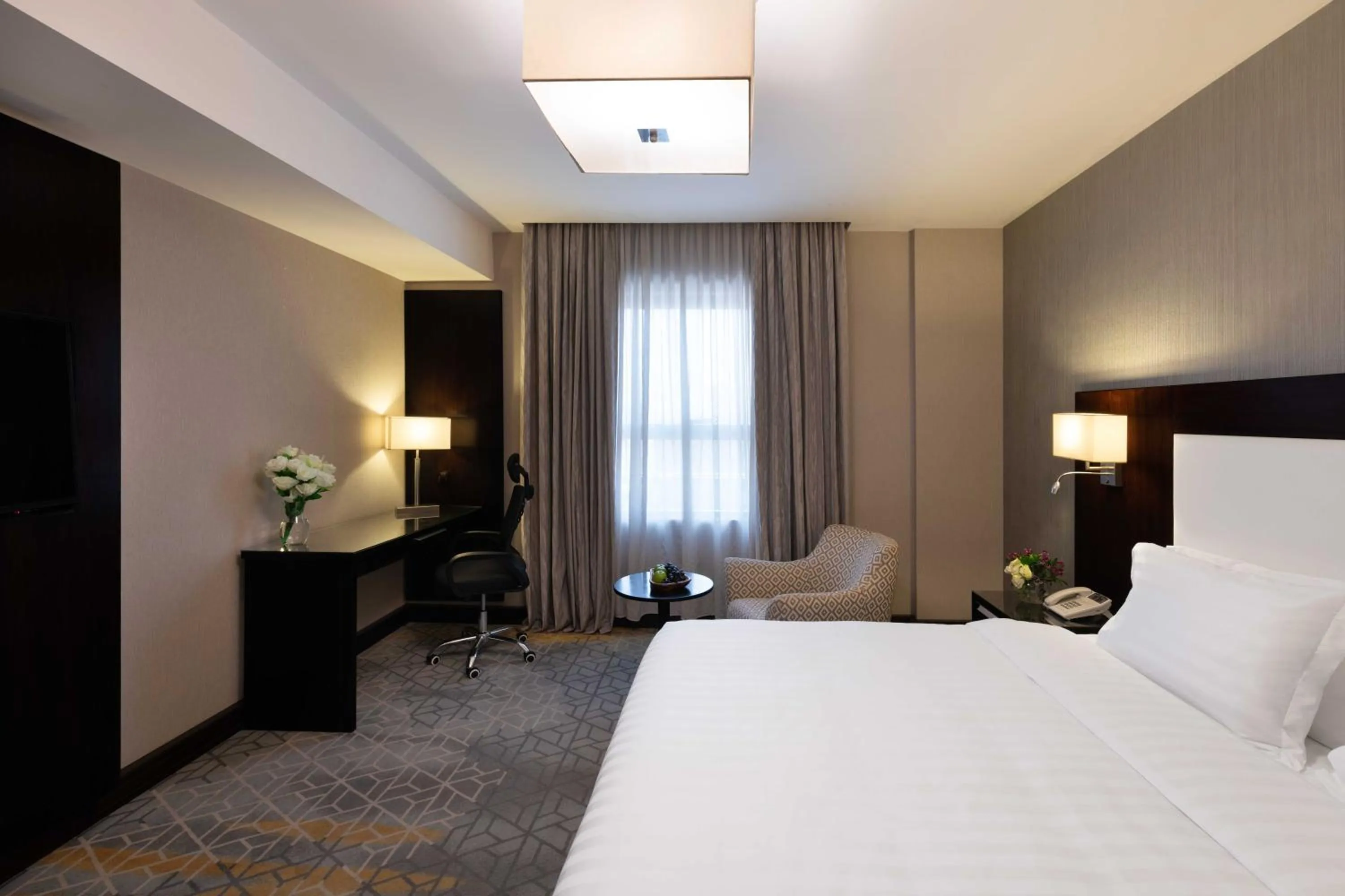 Bedroom, Bed in Warwick Hotel Jeddah