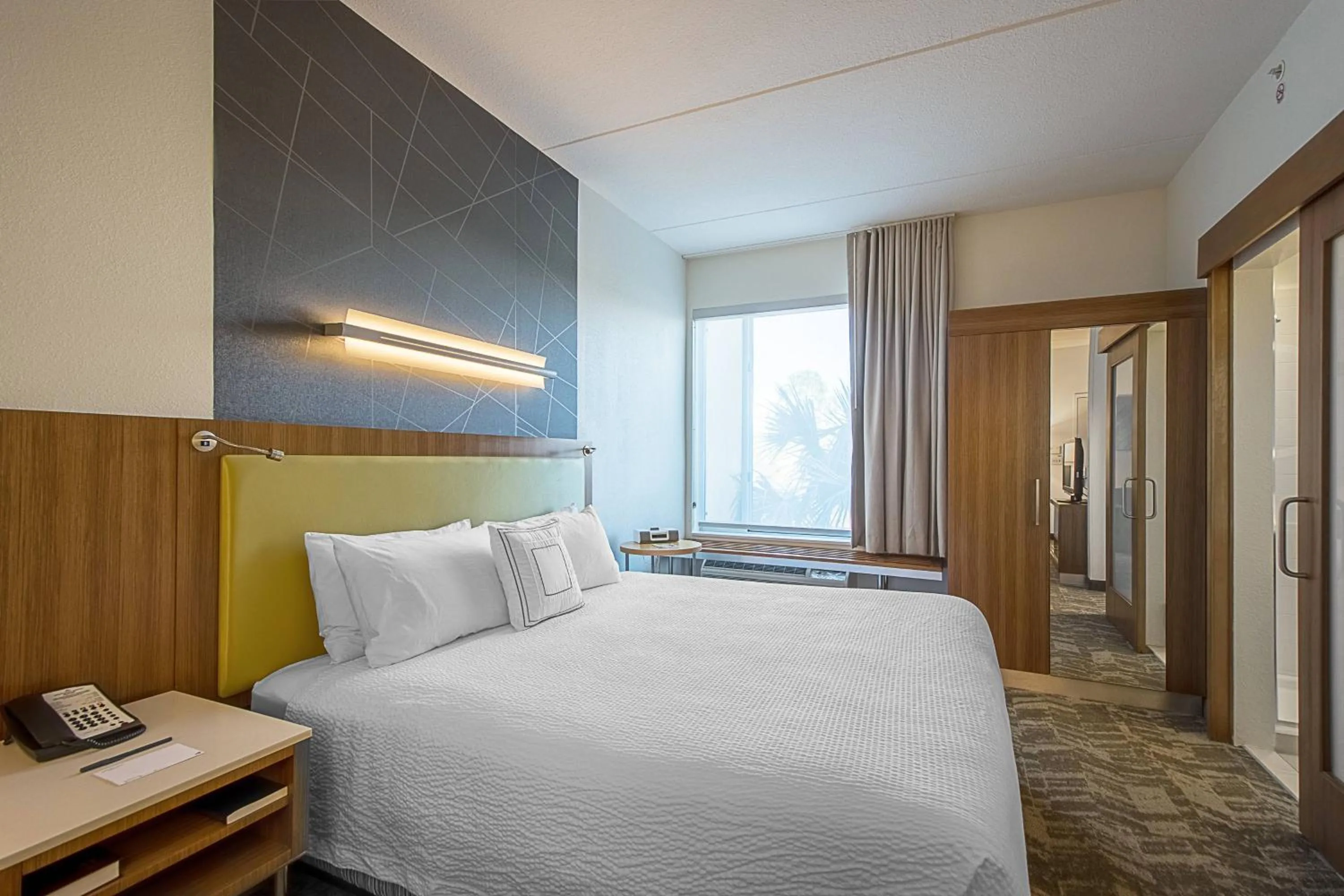 Photo of the whole room, Bed in SpringHill Suites Tampa North/Tampa Palms