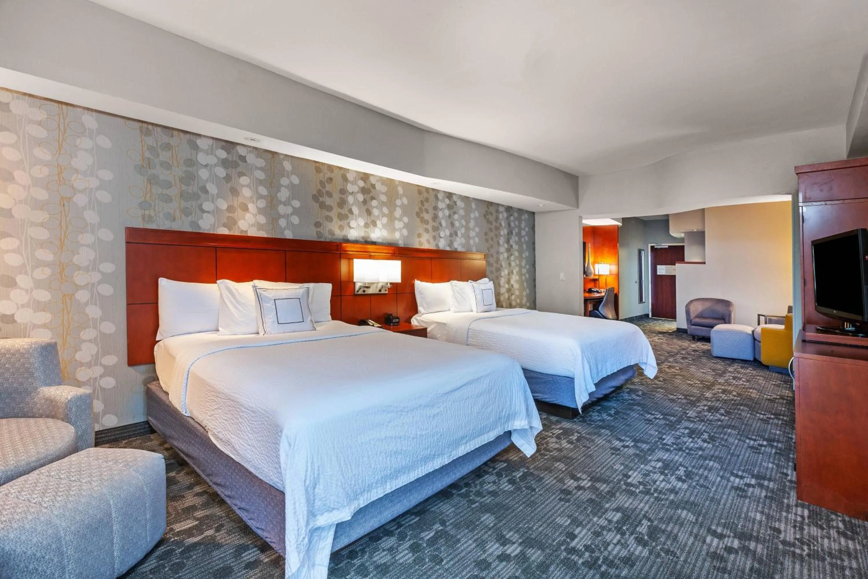 Photo of the whole room, Bed in Courtyard by Marriott Tulsa Woodland Hills