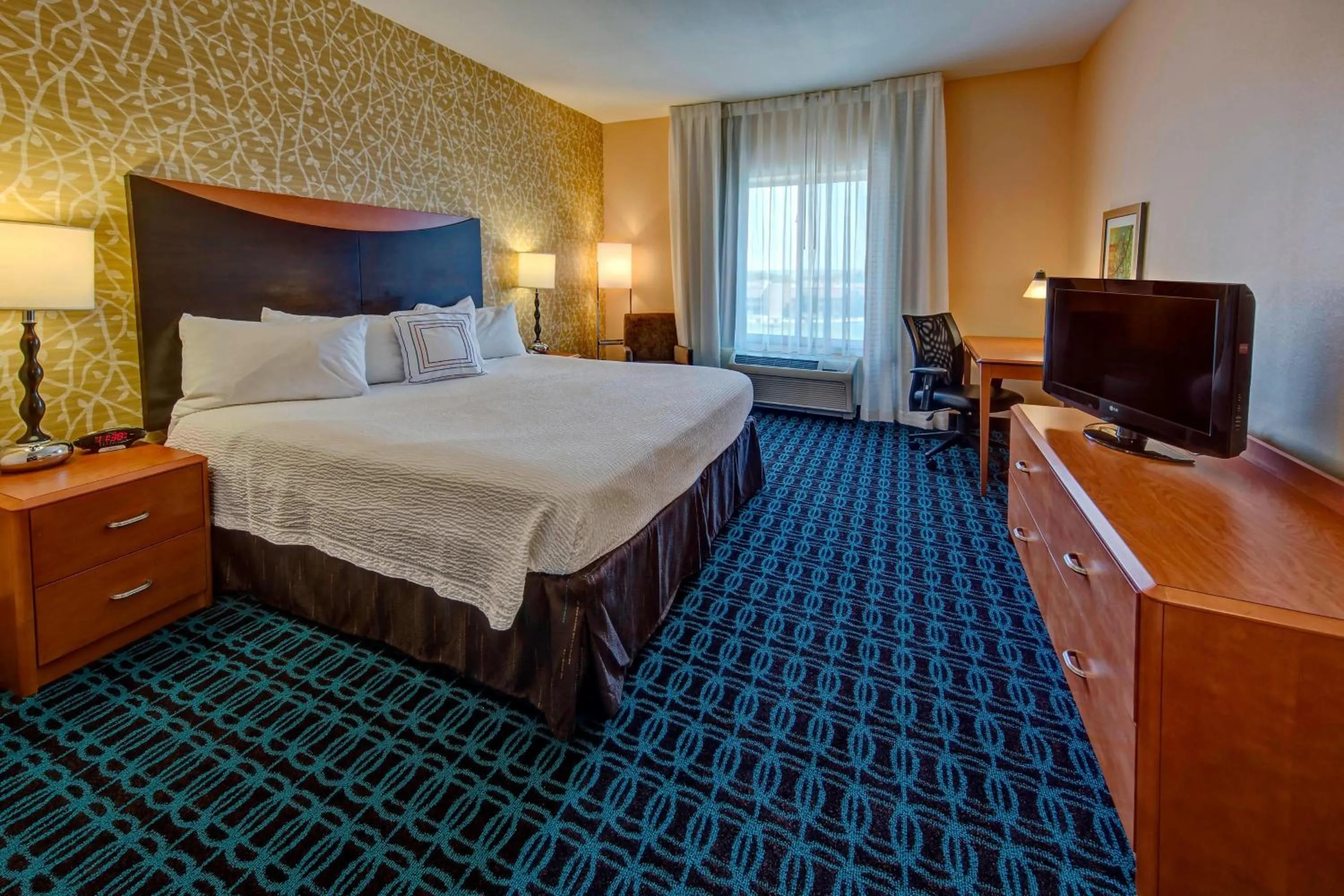 Photo of the whole room, Bed in Fairfield Inn & Suites by Marriott Oklahoma City NW Expressway/Warr Acres