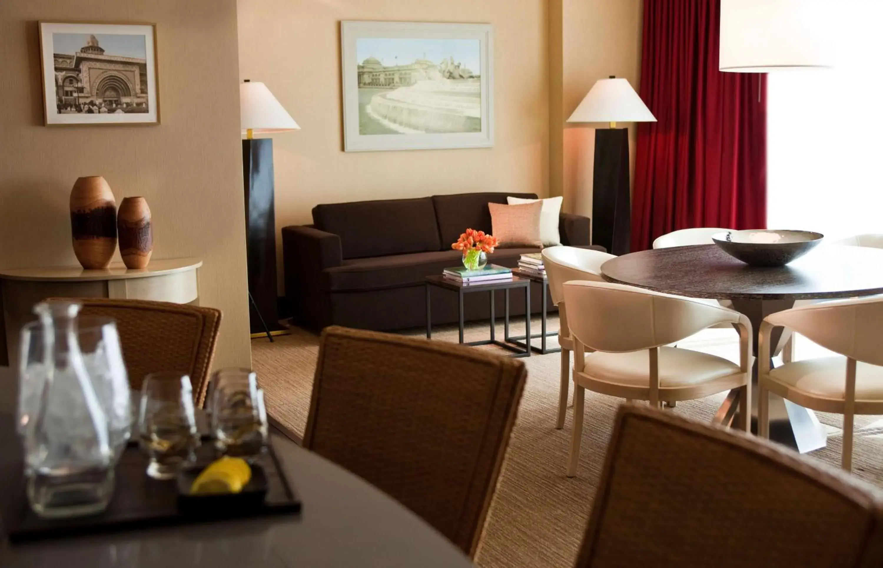 Photo of the whole room in The Royal Sonesta Chicago River North Photo of the whole room in The Royal Sonesta Chicago River North