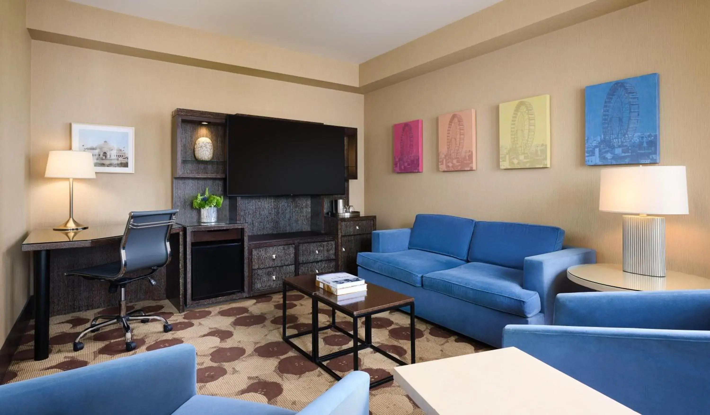 Luxury Suite Two Queens with Spa Bath in The Royal Sonesta Chicago River North Luxury Suite Two Queens with Spa Bath in The Royal Sonesta Chicago River North