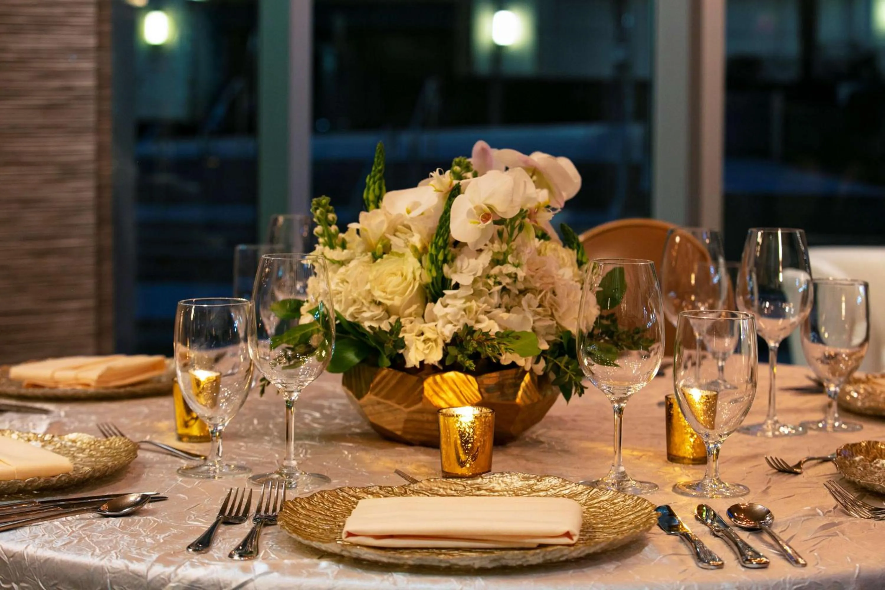 Meeting/conference room in The Royal Sonesta Chicago River North