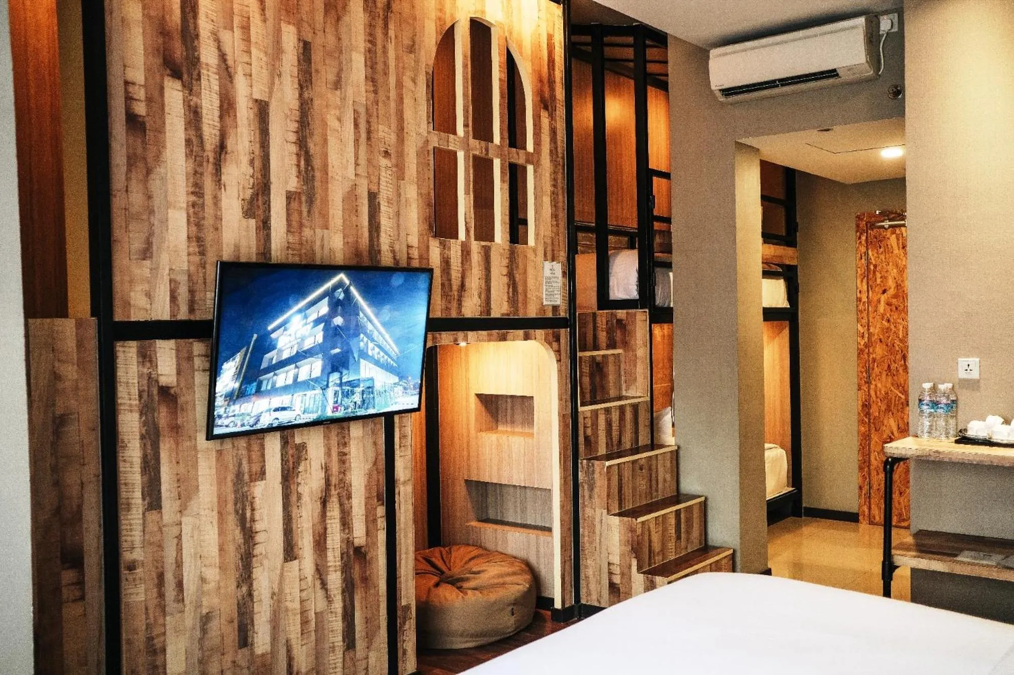 Communal lounge/ TV room, Bed in All Nite And Day Palembang Veteran