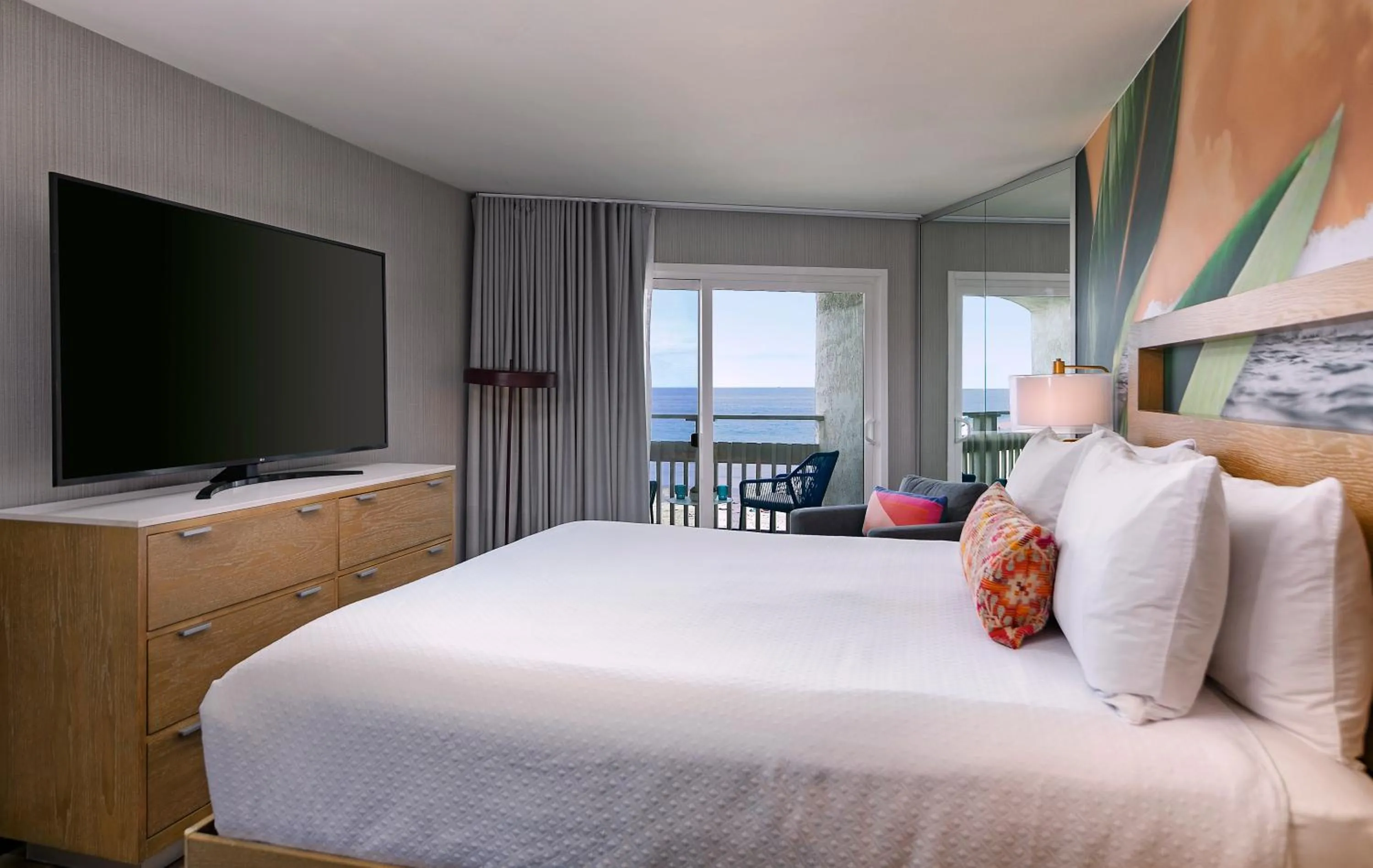 Bed in The Wayfarer San Diego