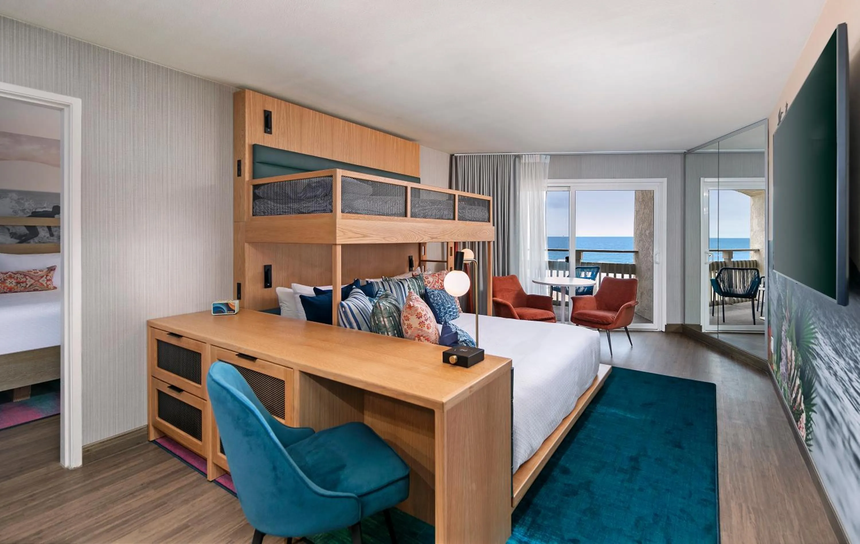 Seating area, Bed in The Wayfarer San Diego