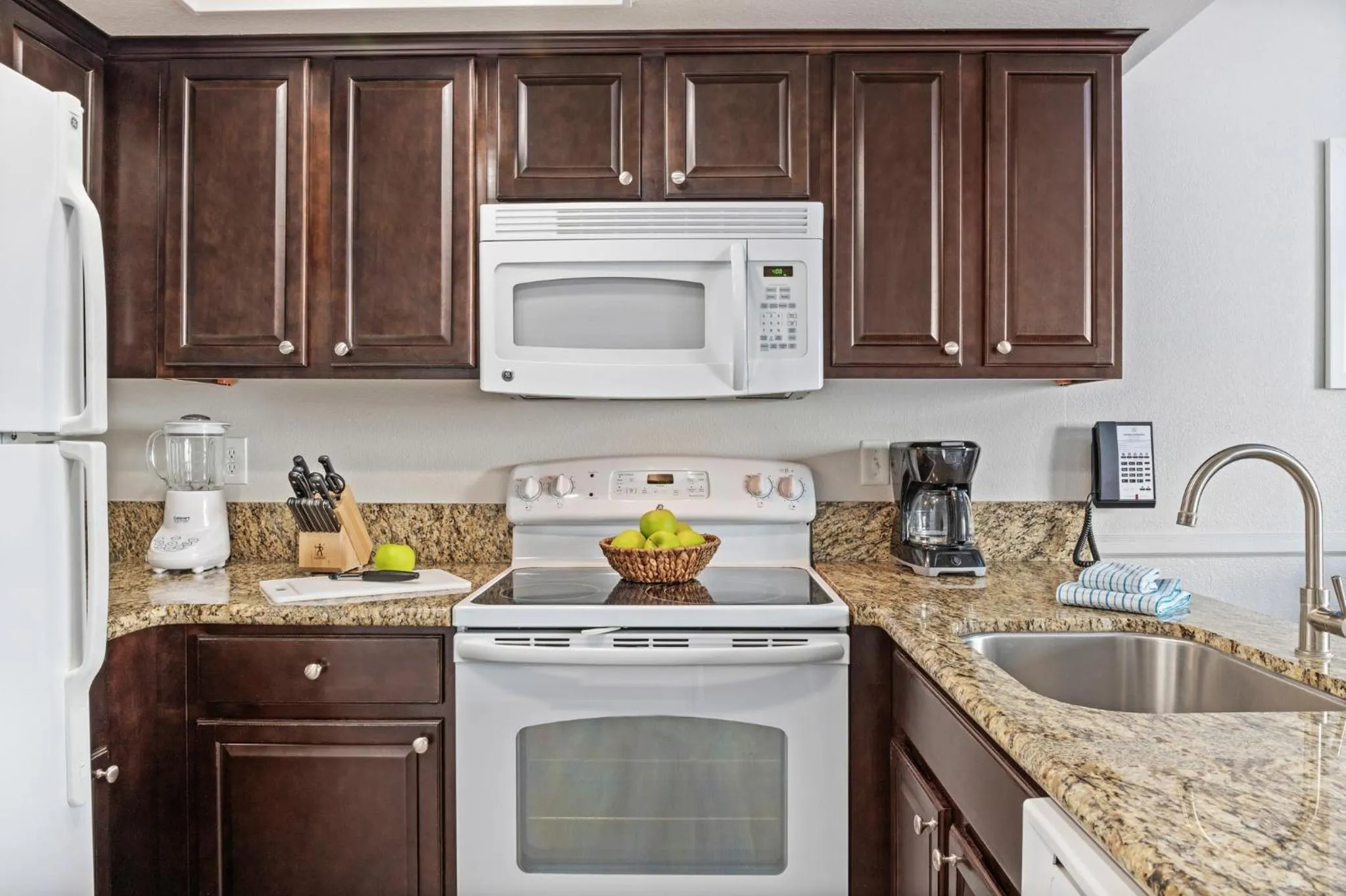 Communal kitchen in WorldMark Havasu Dunes