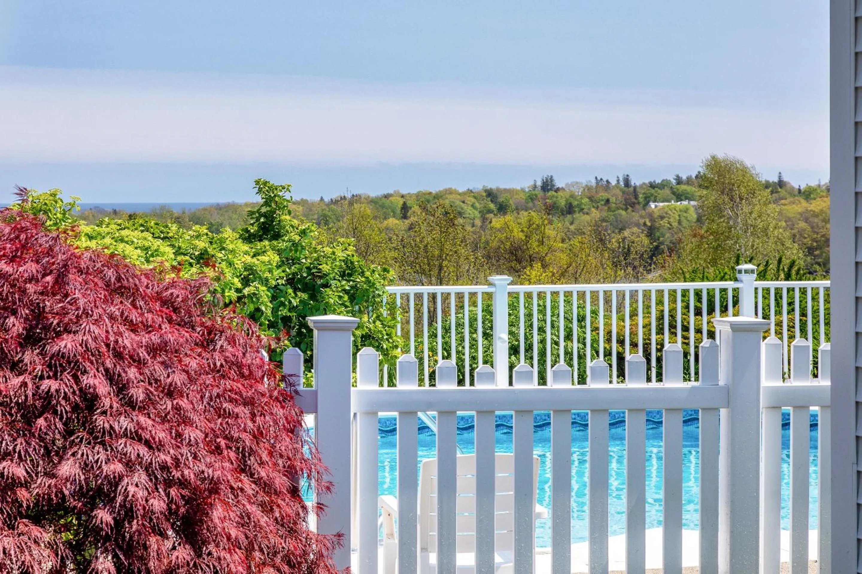 Garden view in Glen Cove Inn & Suites Rockport