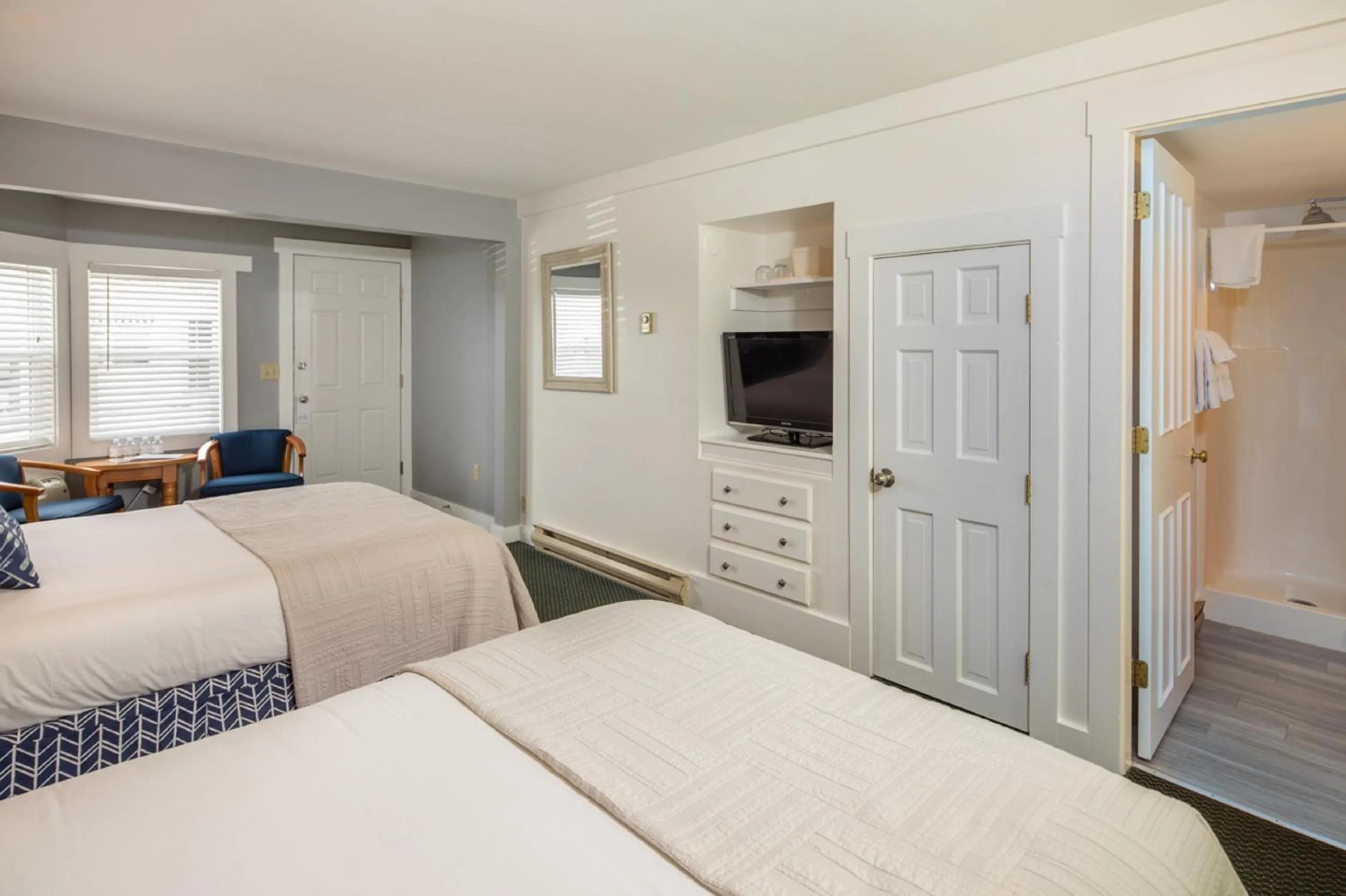 Photo of the whole room, Bed in Glen Cove Inn & Suites Rockport