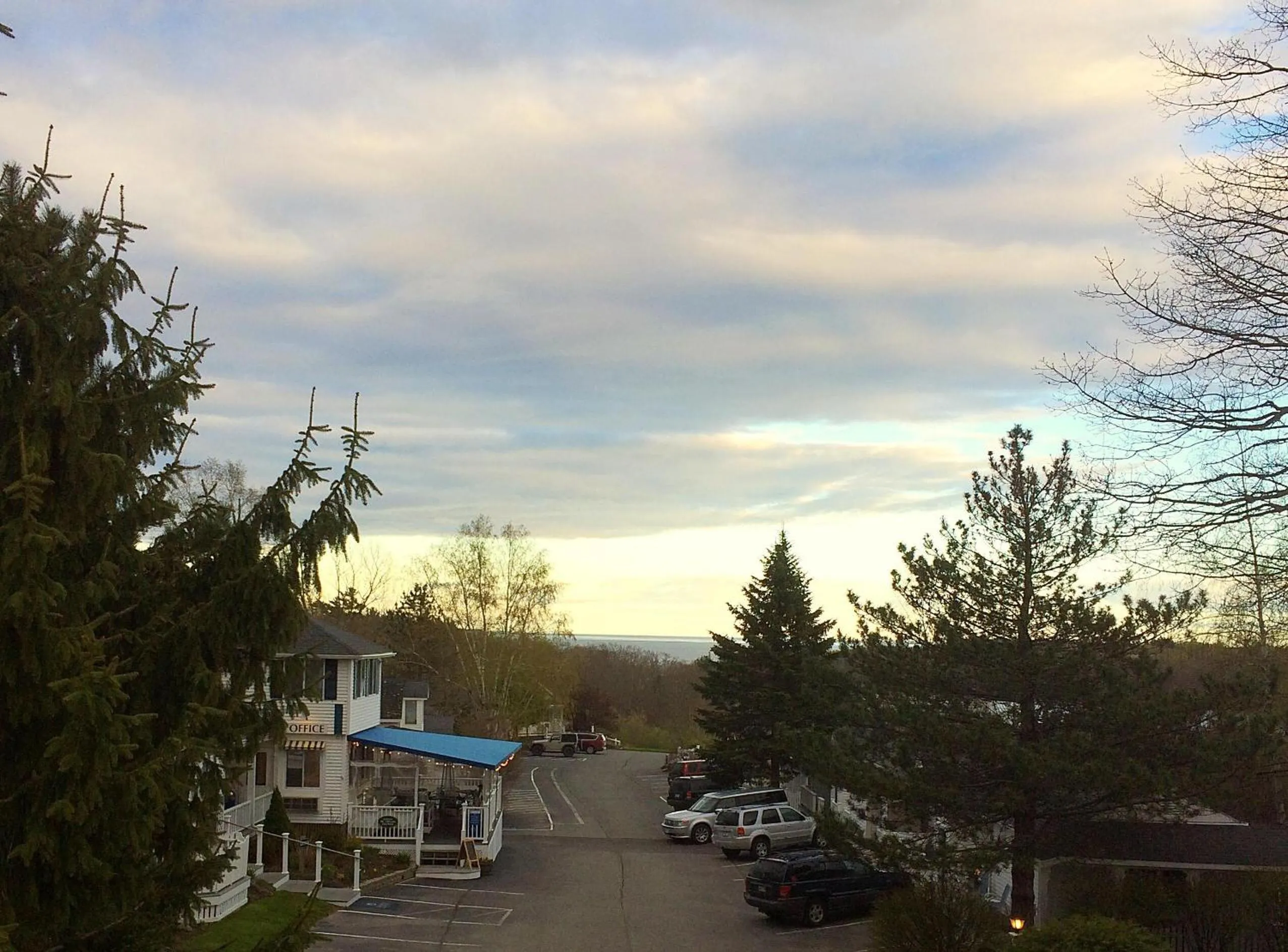 Time of day in Glen Cove Inn & Suites Rockport