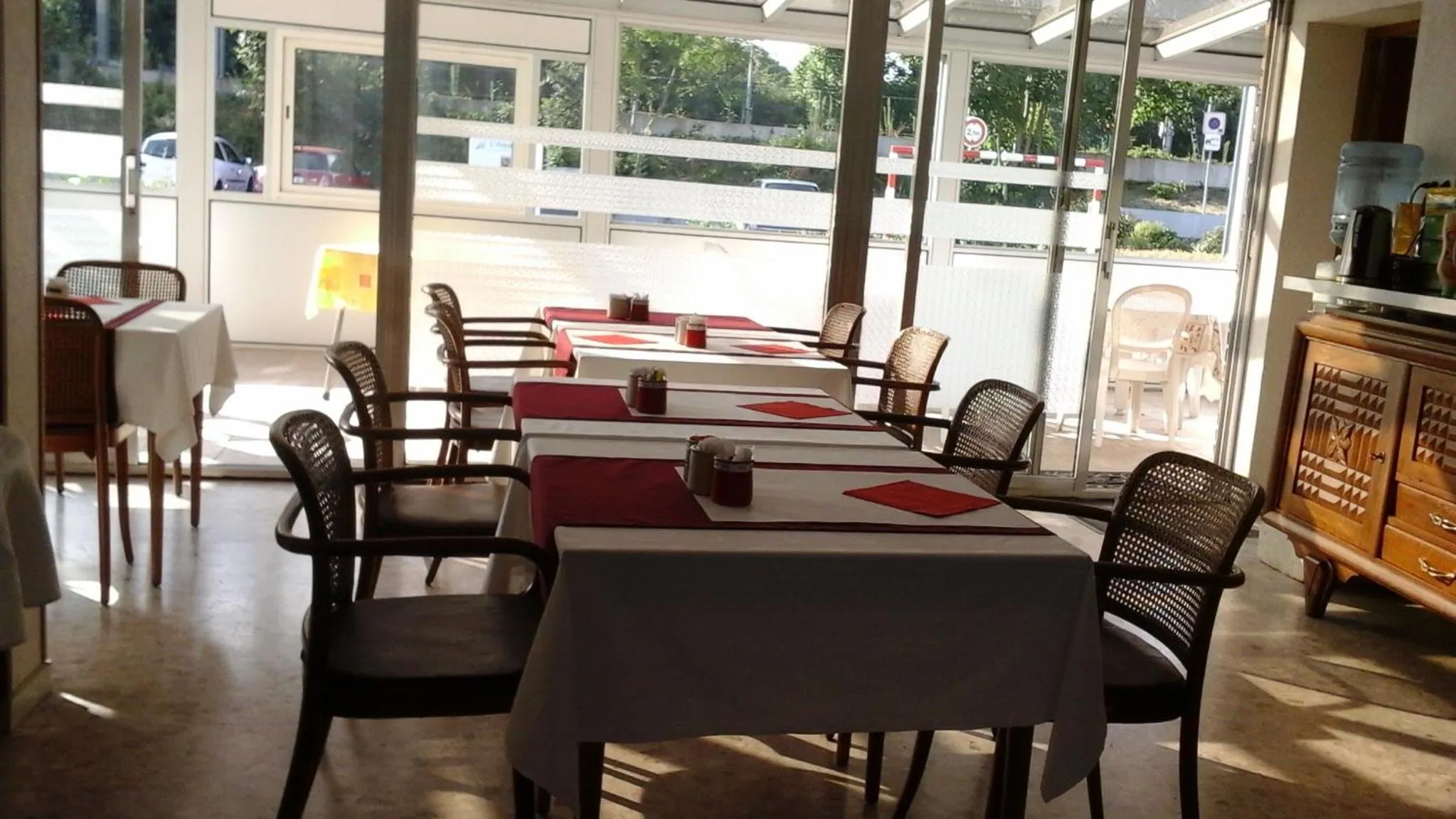 Restaurant/places to eat in Le Nouveau Monde