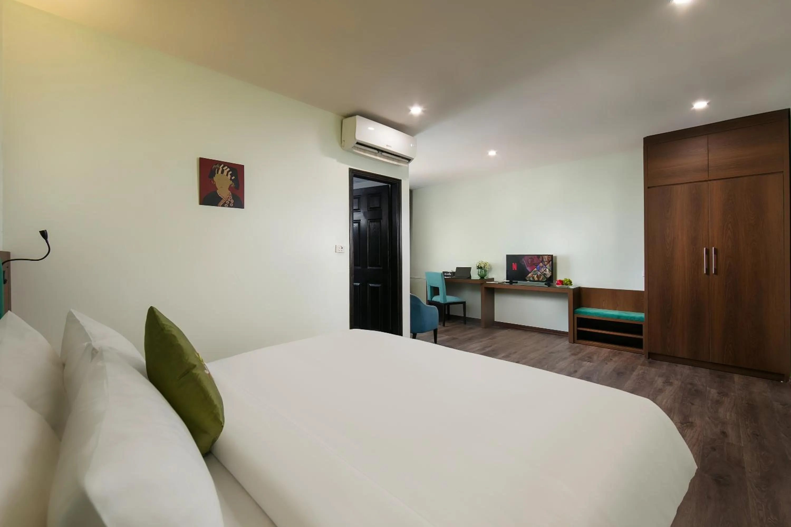 Deluxe Double or Twin Room with City View in Anise Hotel & Spa Hanoi