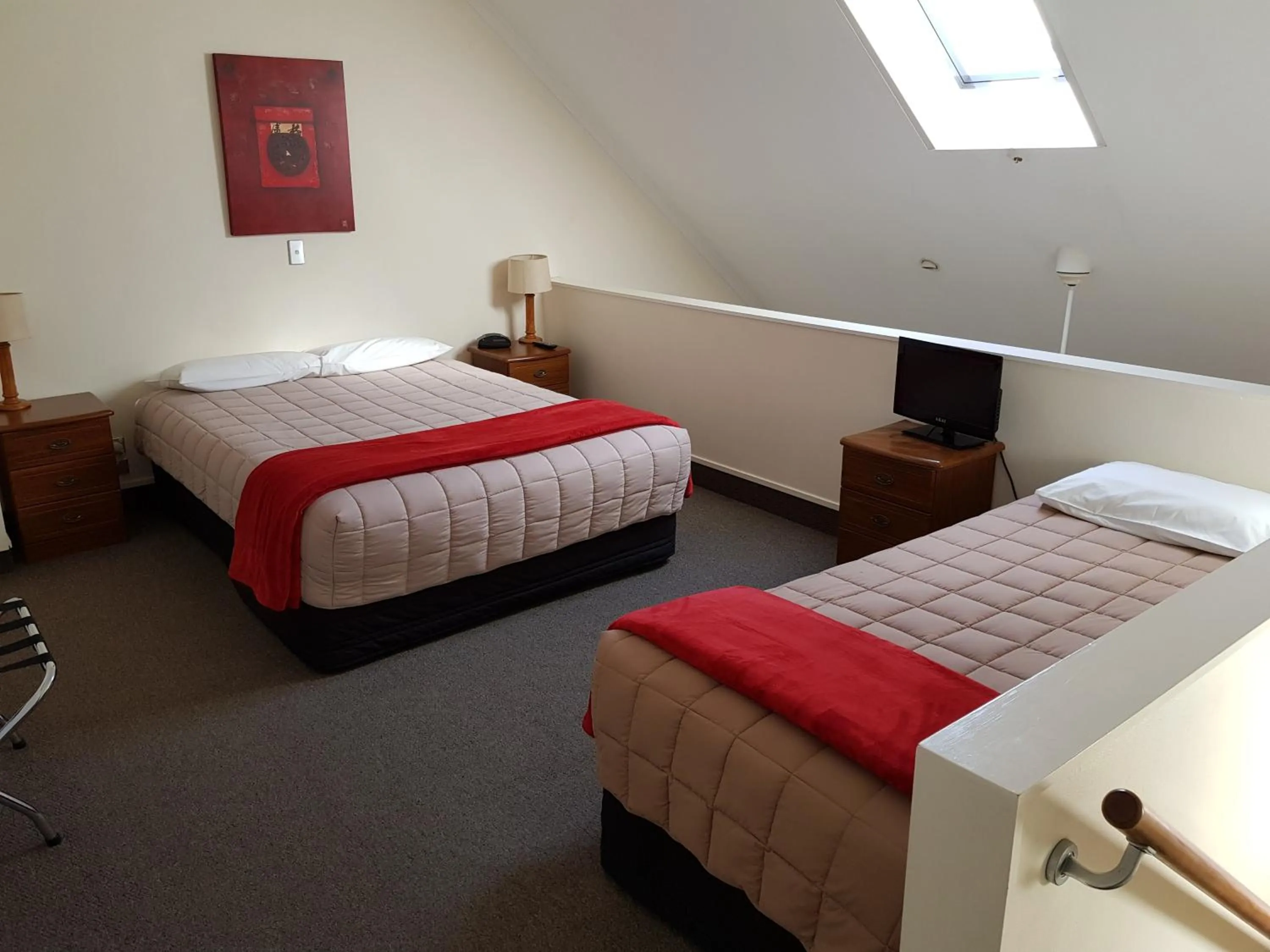 Bedroom, Bed in Bay Palm Motel