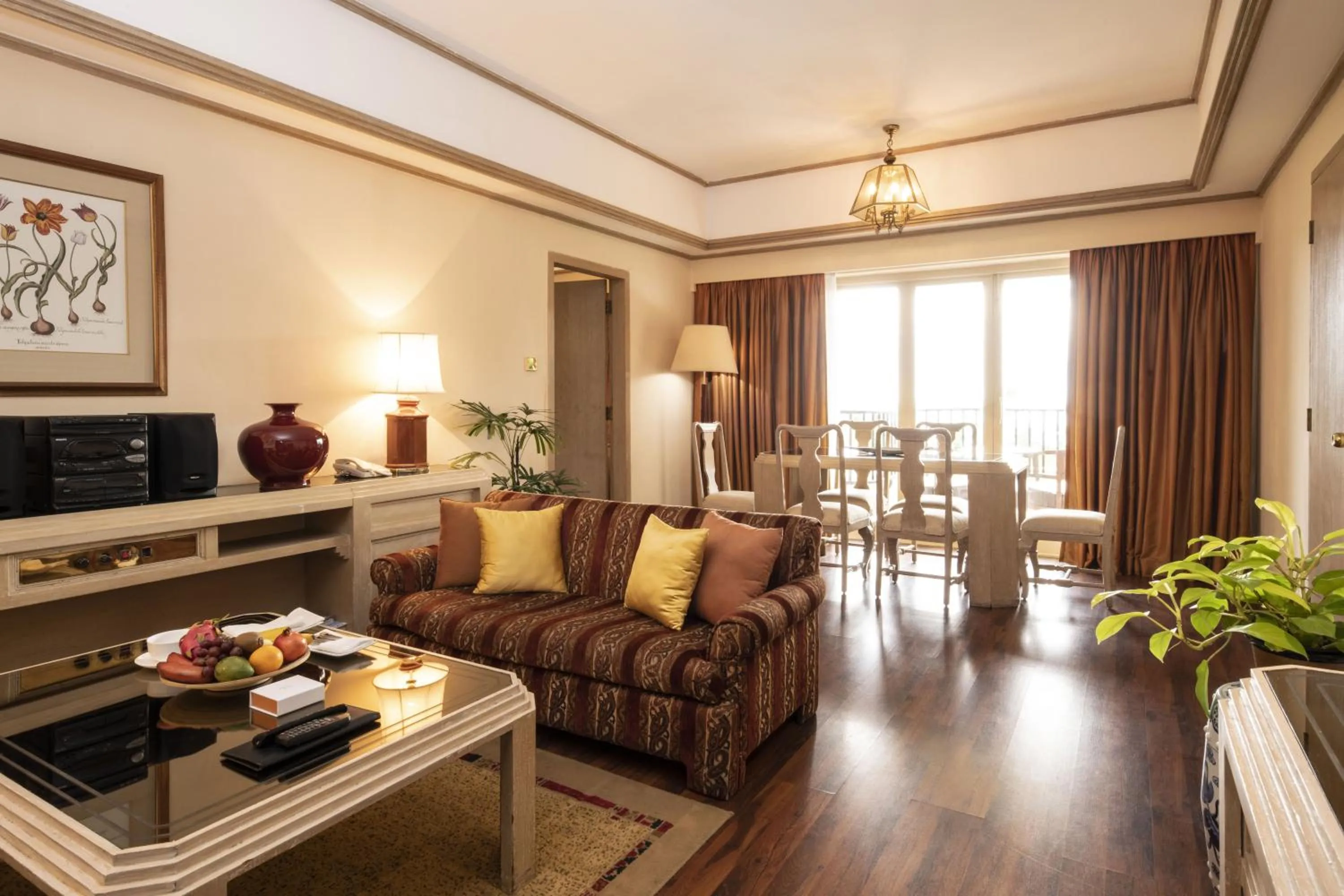 Dining area in Taj Samudra, Colombo