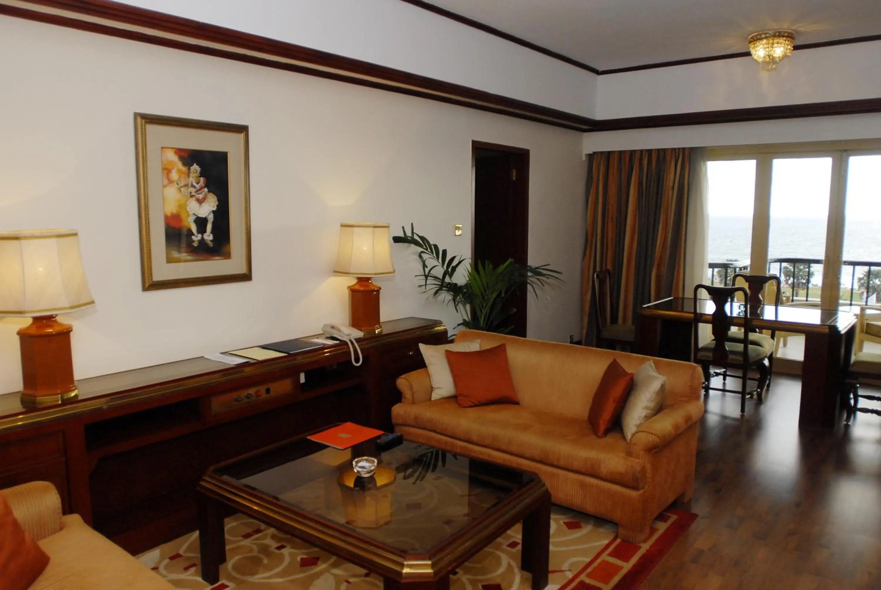 Photo of the whole room in Taj Samudra, Colombo