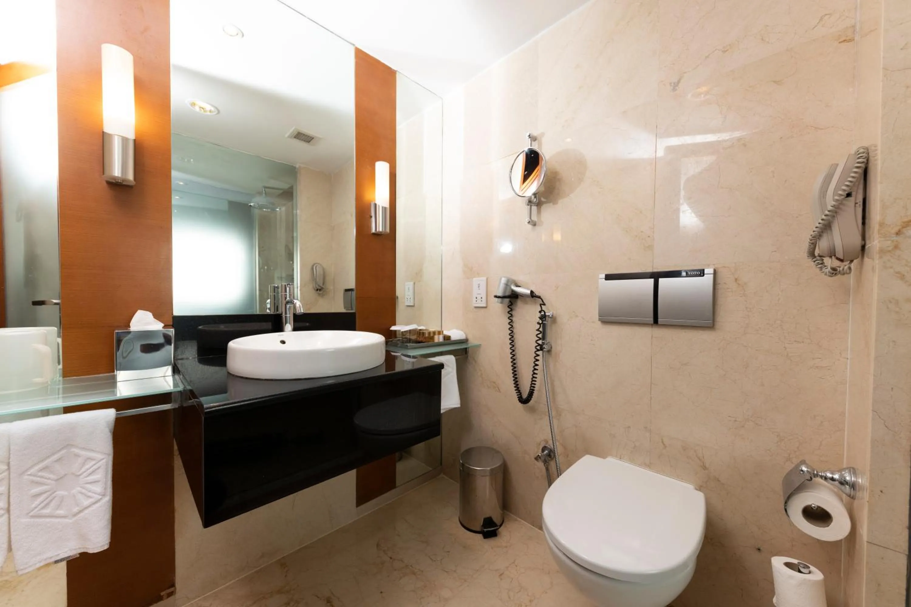 Bathroom in Taj Samudra, Colombo