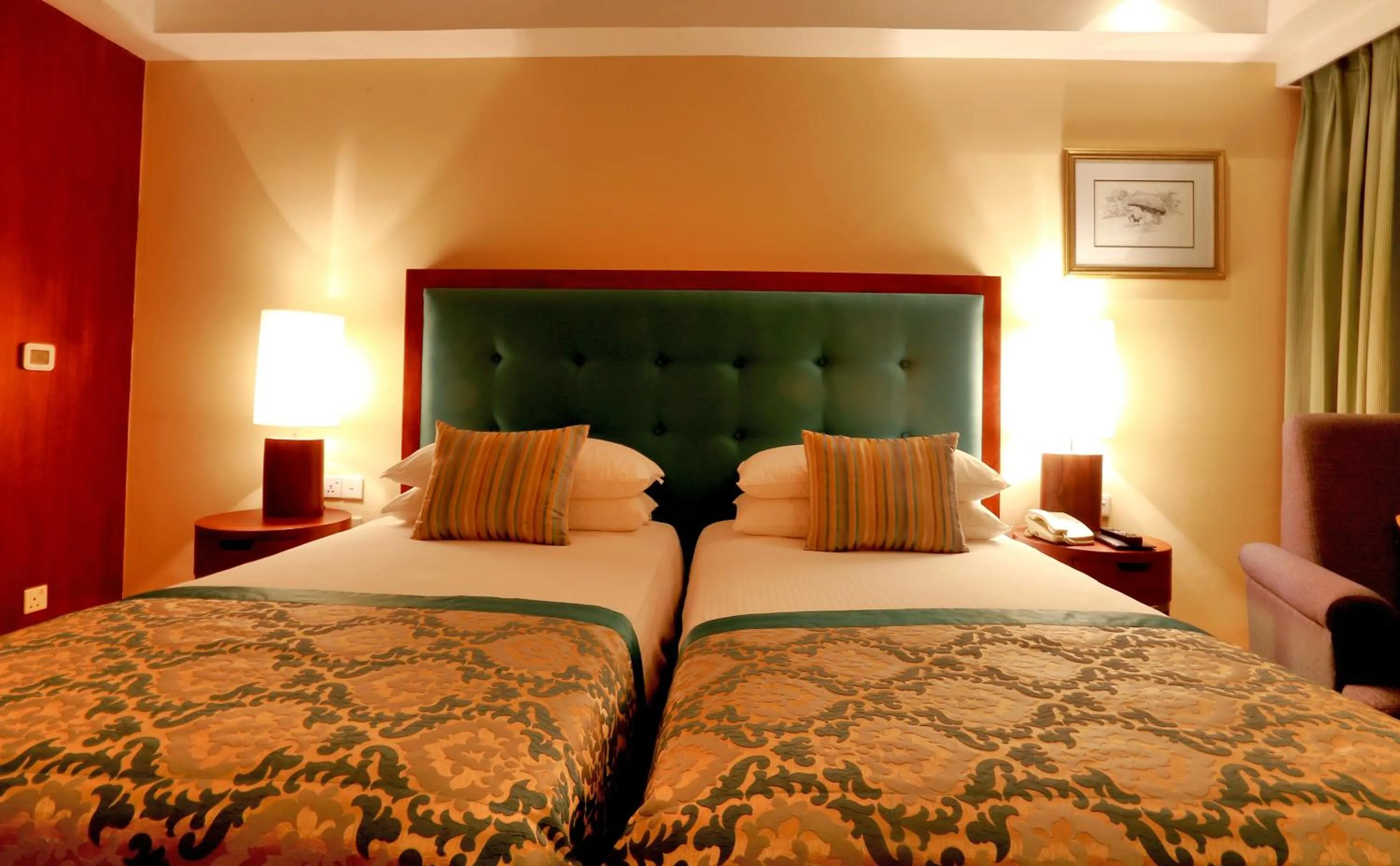 Bedroom, Bed in Taj Samudra, Colombo