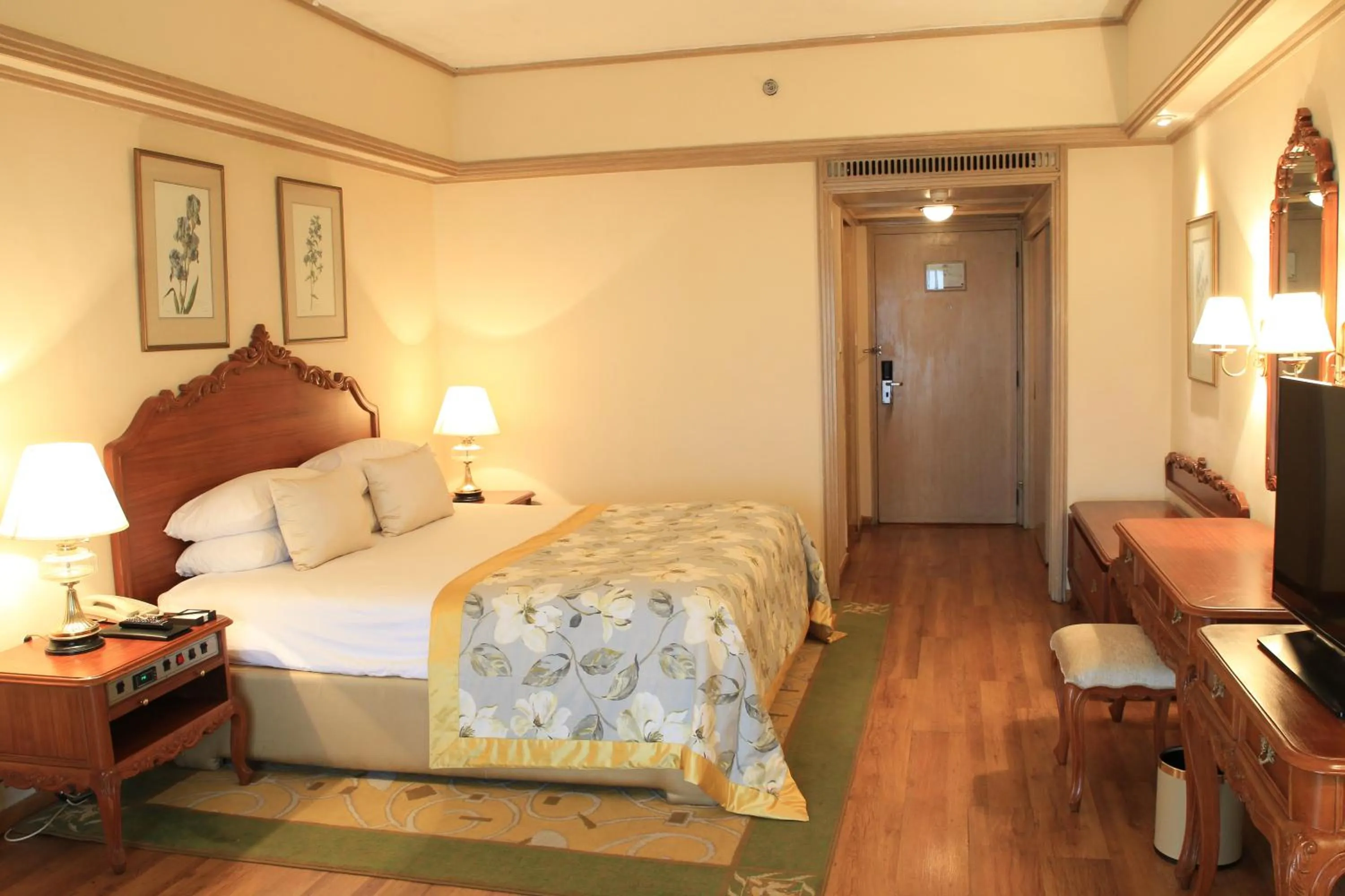 Bedroom, Bed in Taj Samudra, Colombo