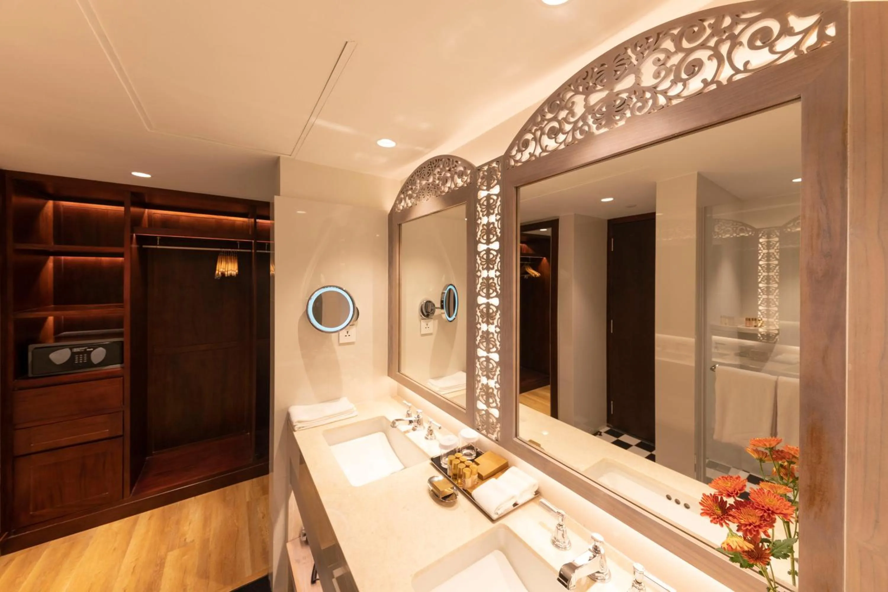 Bathroom in Taj Samudra, Colombo