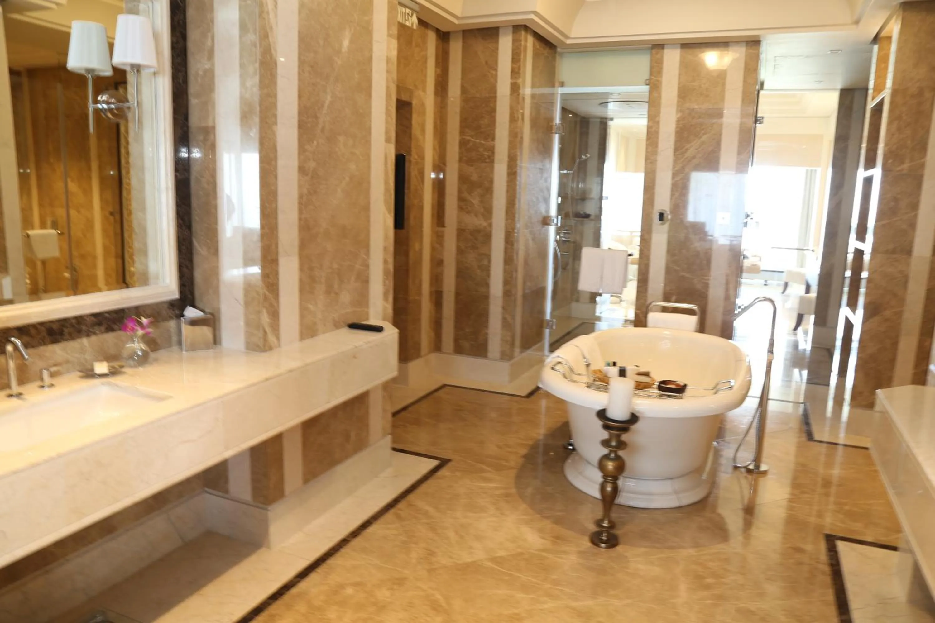 Bathroom in Taj Samudra, Colombo